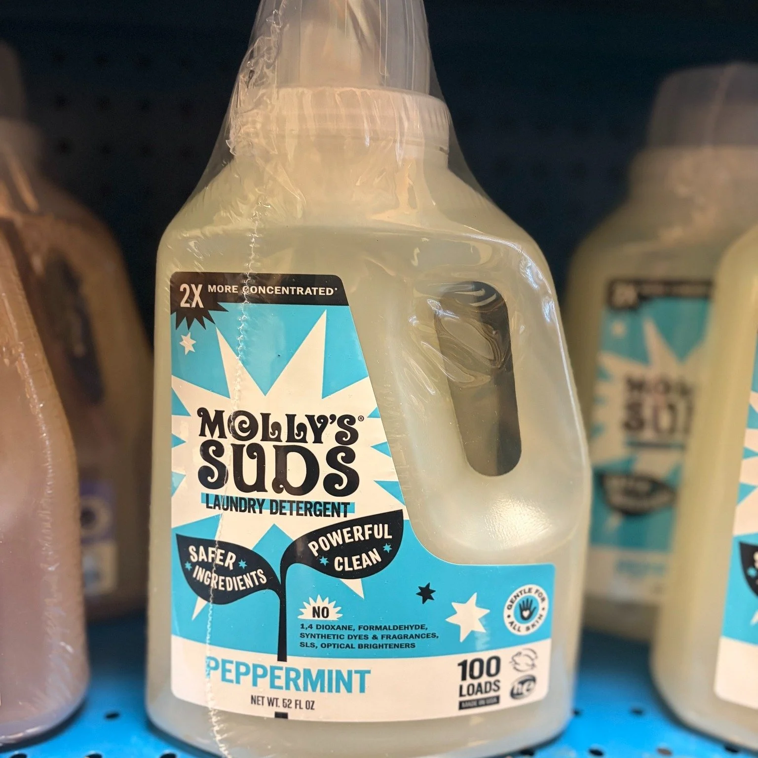 It's Earth Month! So let's come clean: Did you know that conventional cleaning products often include harmful ingredients like ammonia, pthalates, and sodium hydroxide?

Let's keep our bodies clean while we clear out the dust bunnies, the natural way