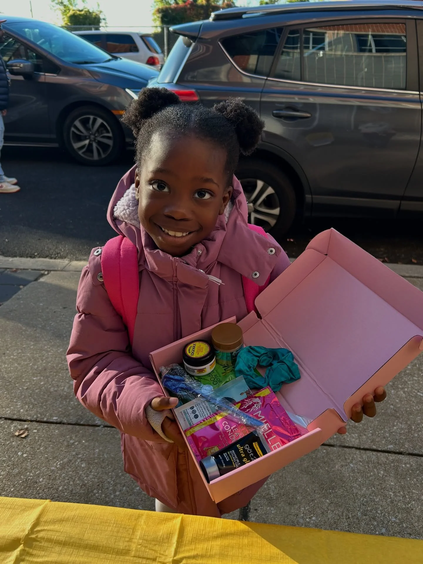 💖 Happy International Day of the Girl! 💖

Yesterday, we celebrated with @newsongacad and @firstmoonkit to welcome students to school with positivity, celebration, and of course self-care! 🌸

@emboldproject gave away 40 natural hair kits featuring 