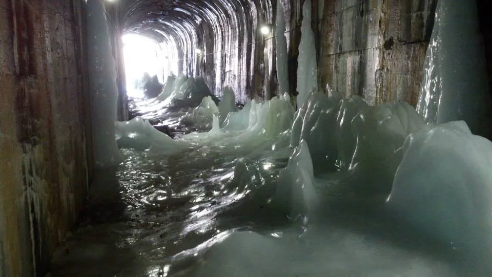 leaking ceiling and ice formation