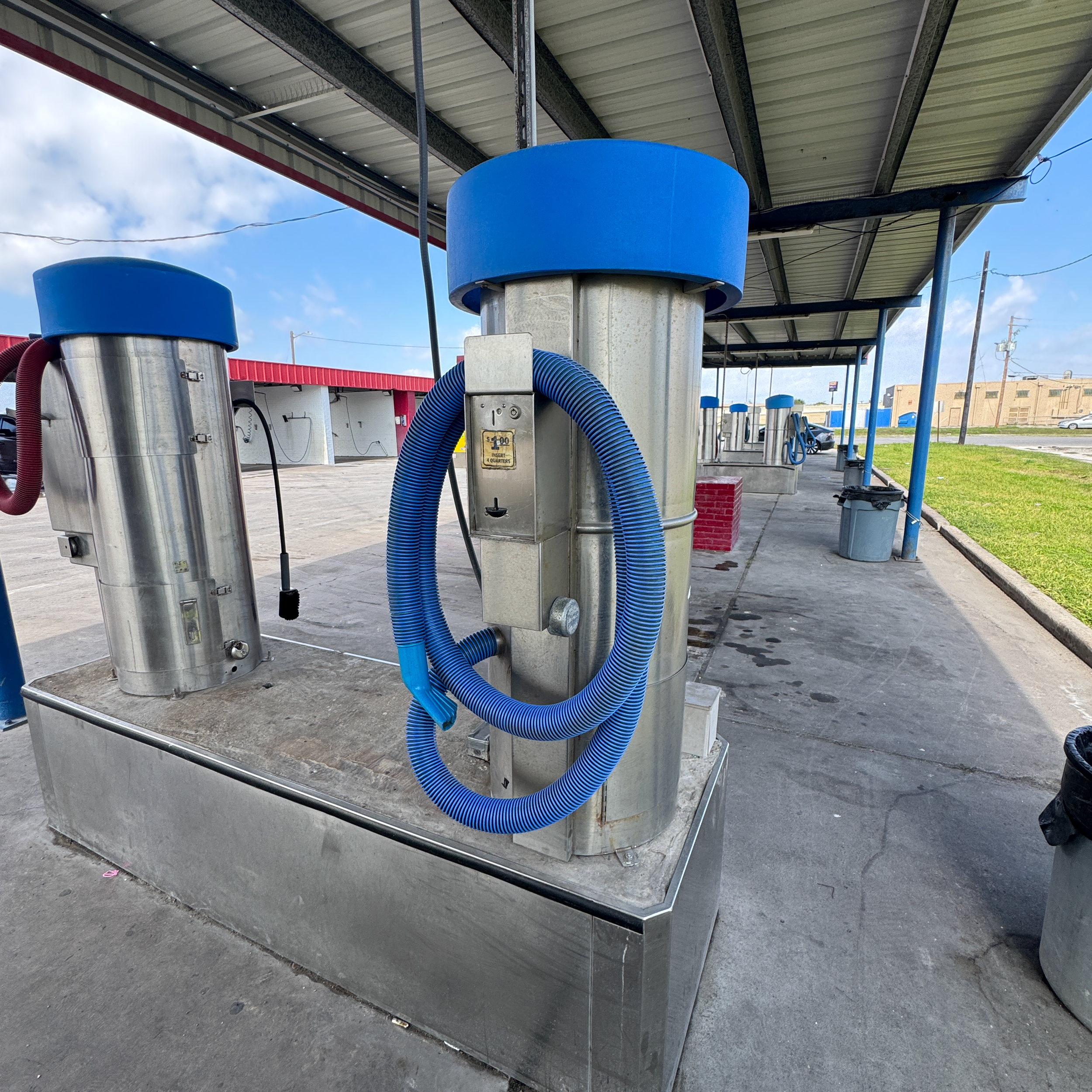 Self serve vacuum stand