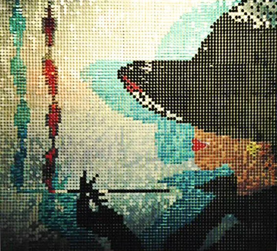 Ein pixeliertes Bild eines Hai, der aus Wasser springt, mit einer Person im Wasser und einigen Seilen im Hintergrund.