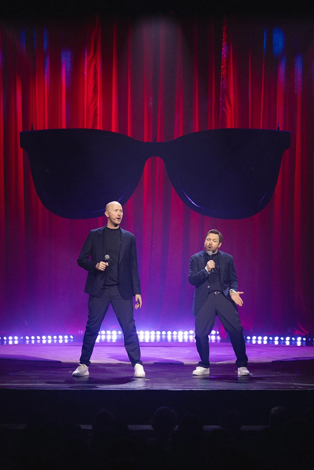 Komkerne Terje Sporsem og John Brungot i Høy og mørk på Chrsitiania Teater