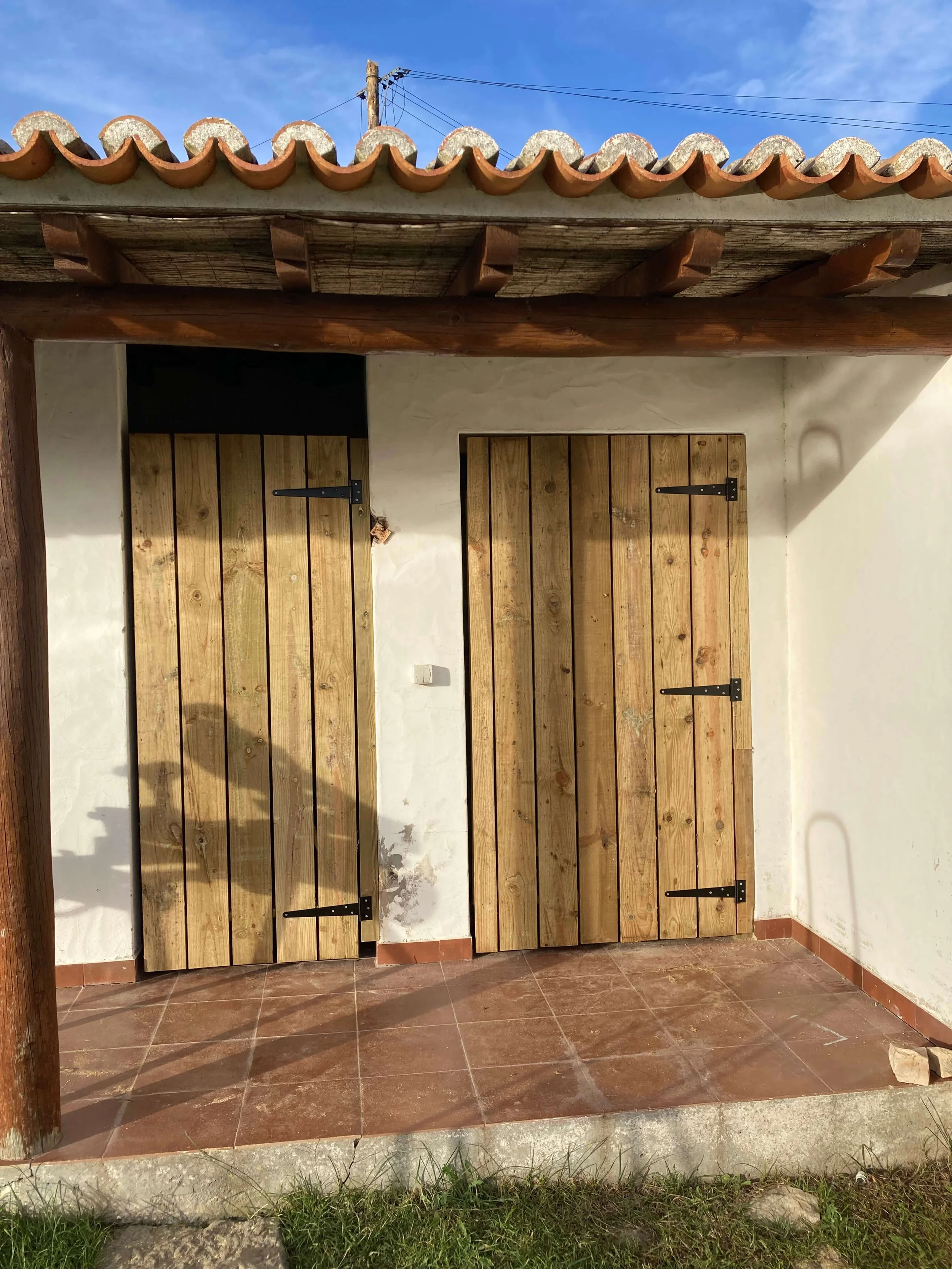 Garden wooden doors