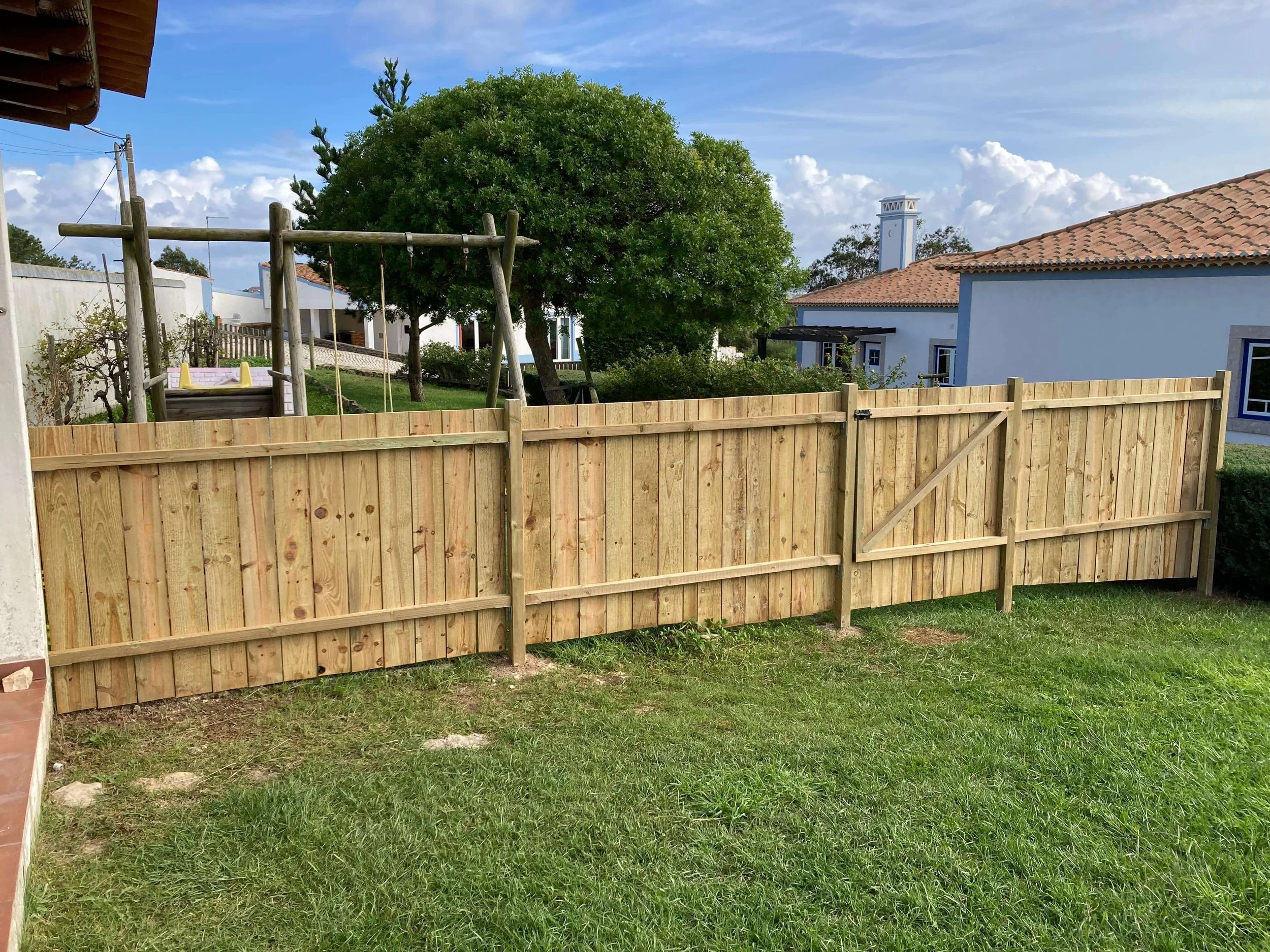 Wood garden fence