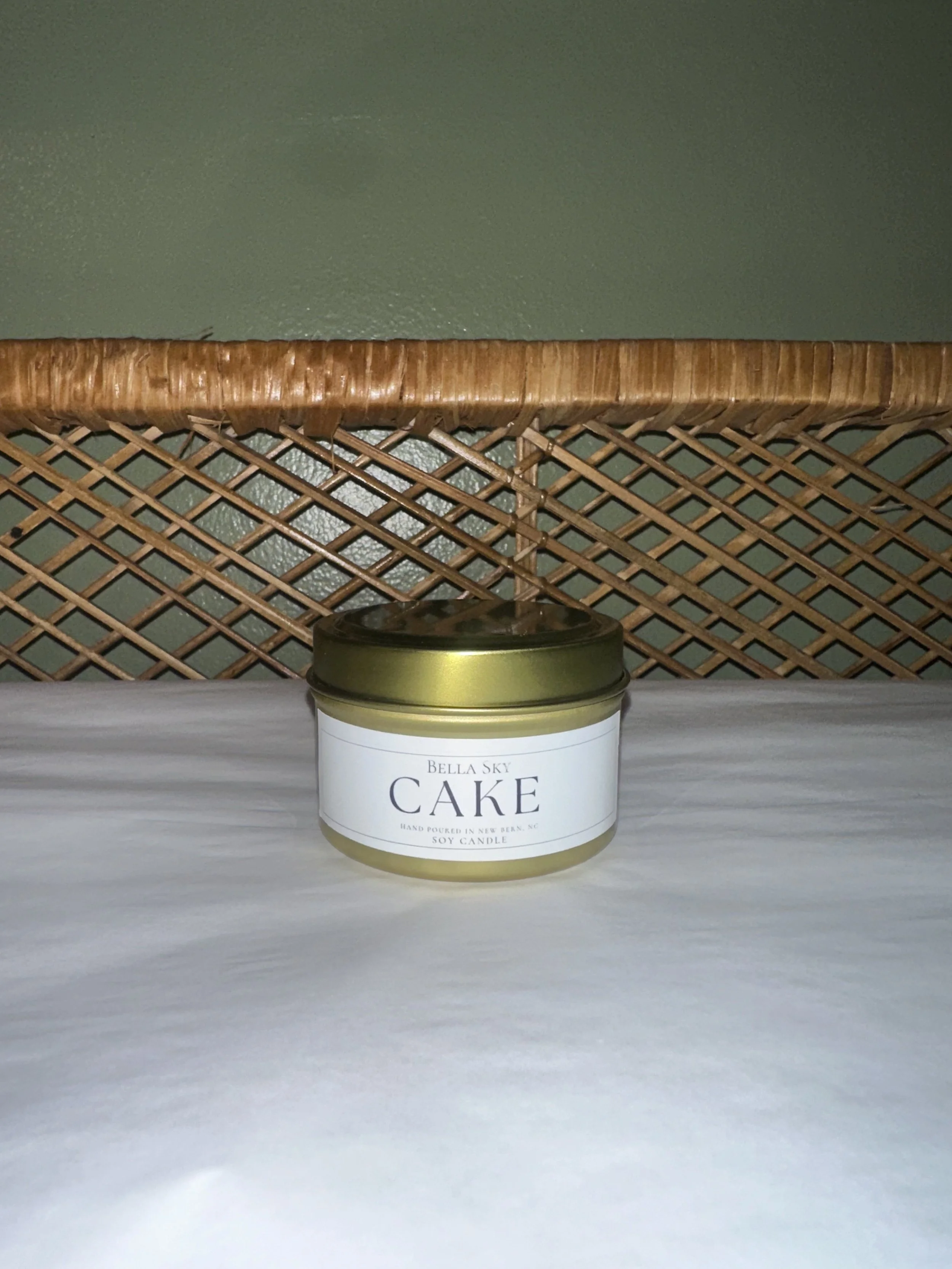 Bella Sky Candles: Cake 4 oz