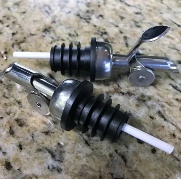 Silver Self Closing Pourer