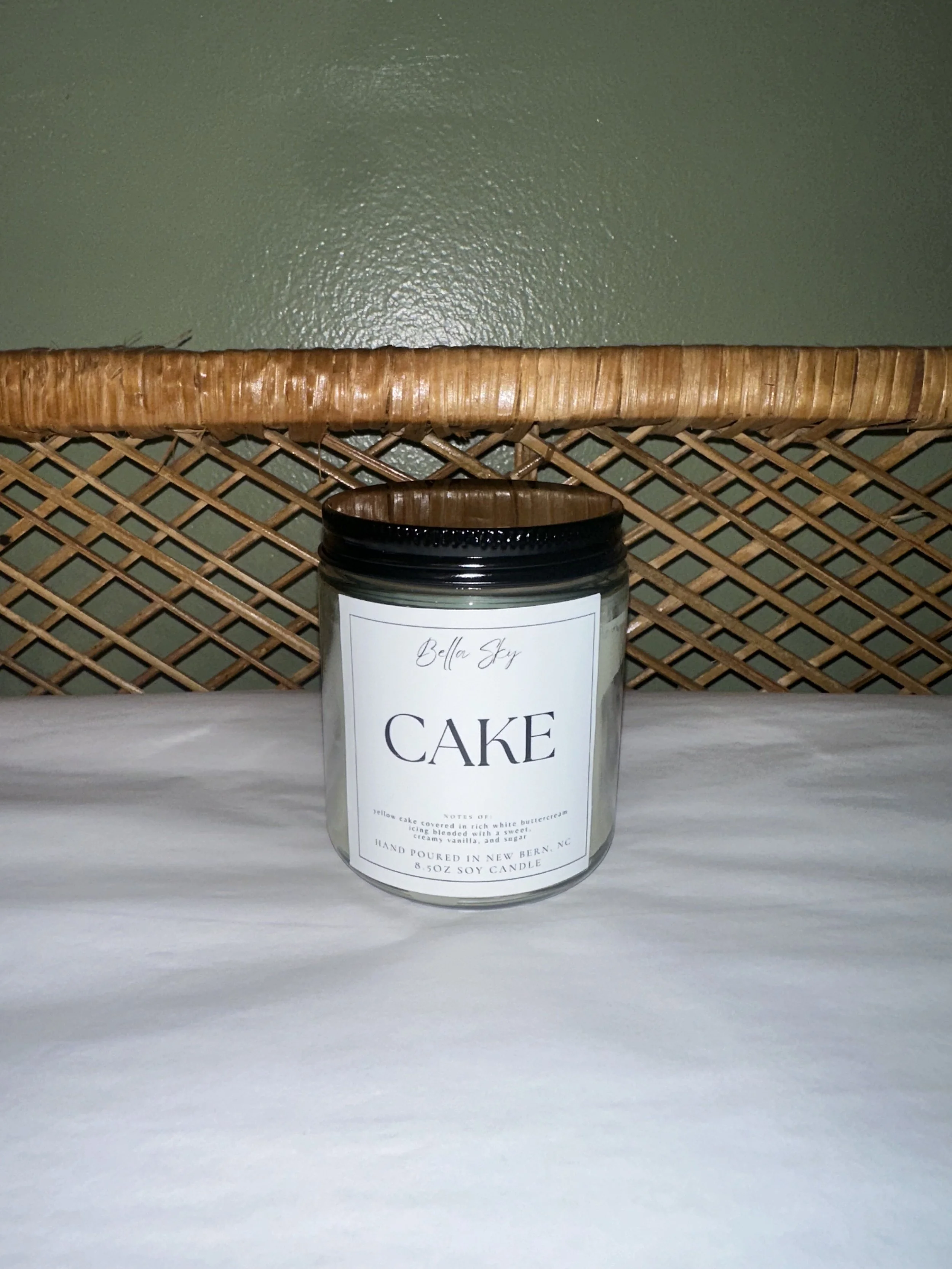 Bella Sky Candles: Cake 8.5 oz