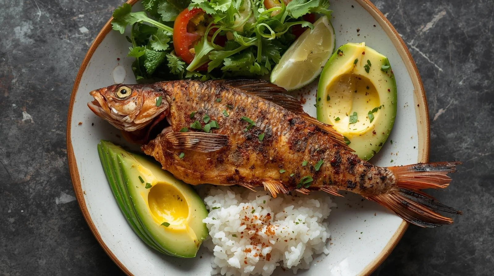 plato de pescado mojarra de rio completa y  frita, con ensalada verde, arroz blanco y aguacate.jpg