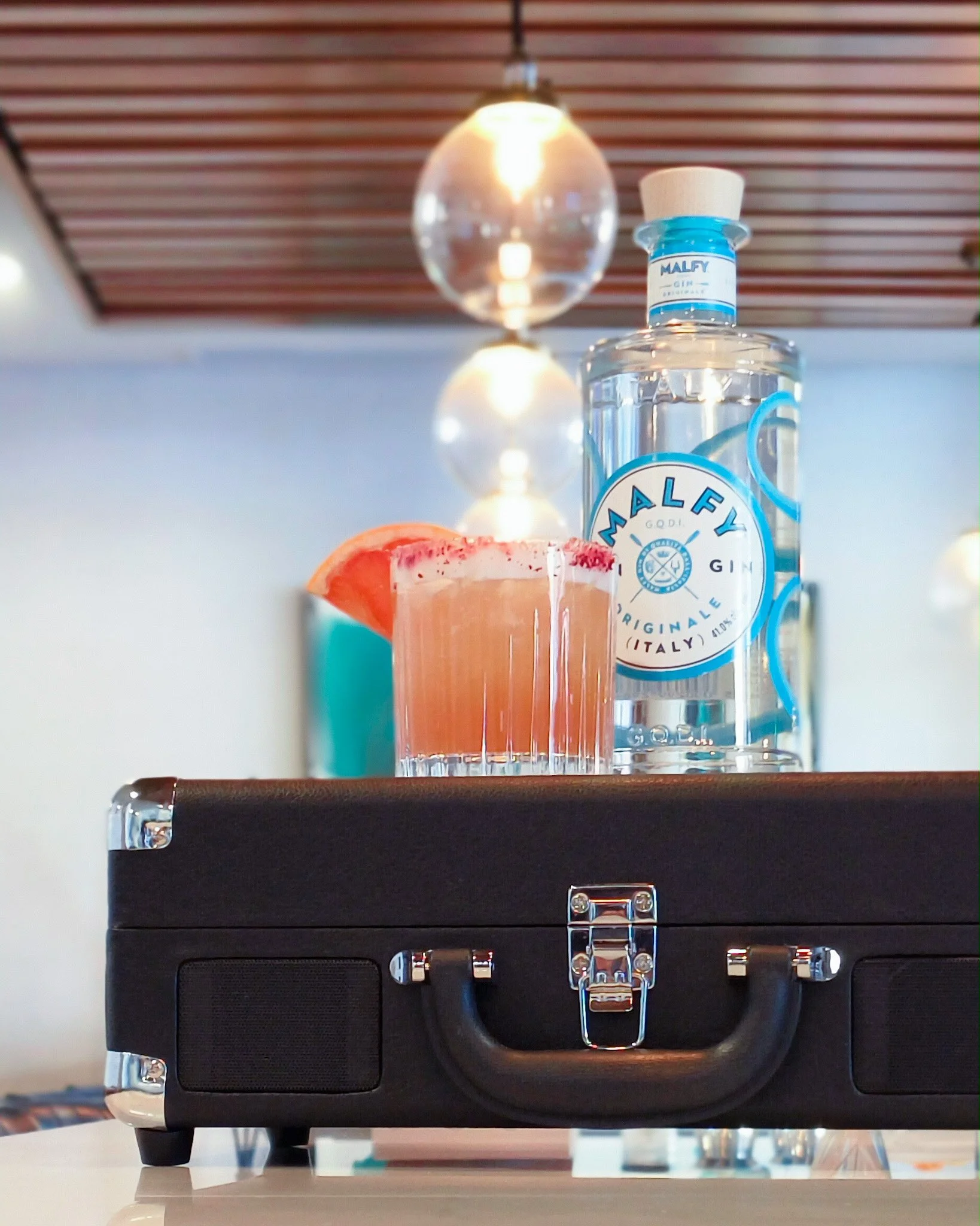 🌹✨ Meet our Valentine&rsquo;s special: The Grapefruit Rose Sour! A delicious blend of Malfy Gin, St-Germain, fresh grapefruit, lemon, and rose syrup, all topped off with a hibiscus rose crystal rim and a slice of grapefruit. 

Join us for a romantic