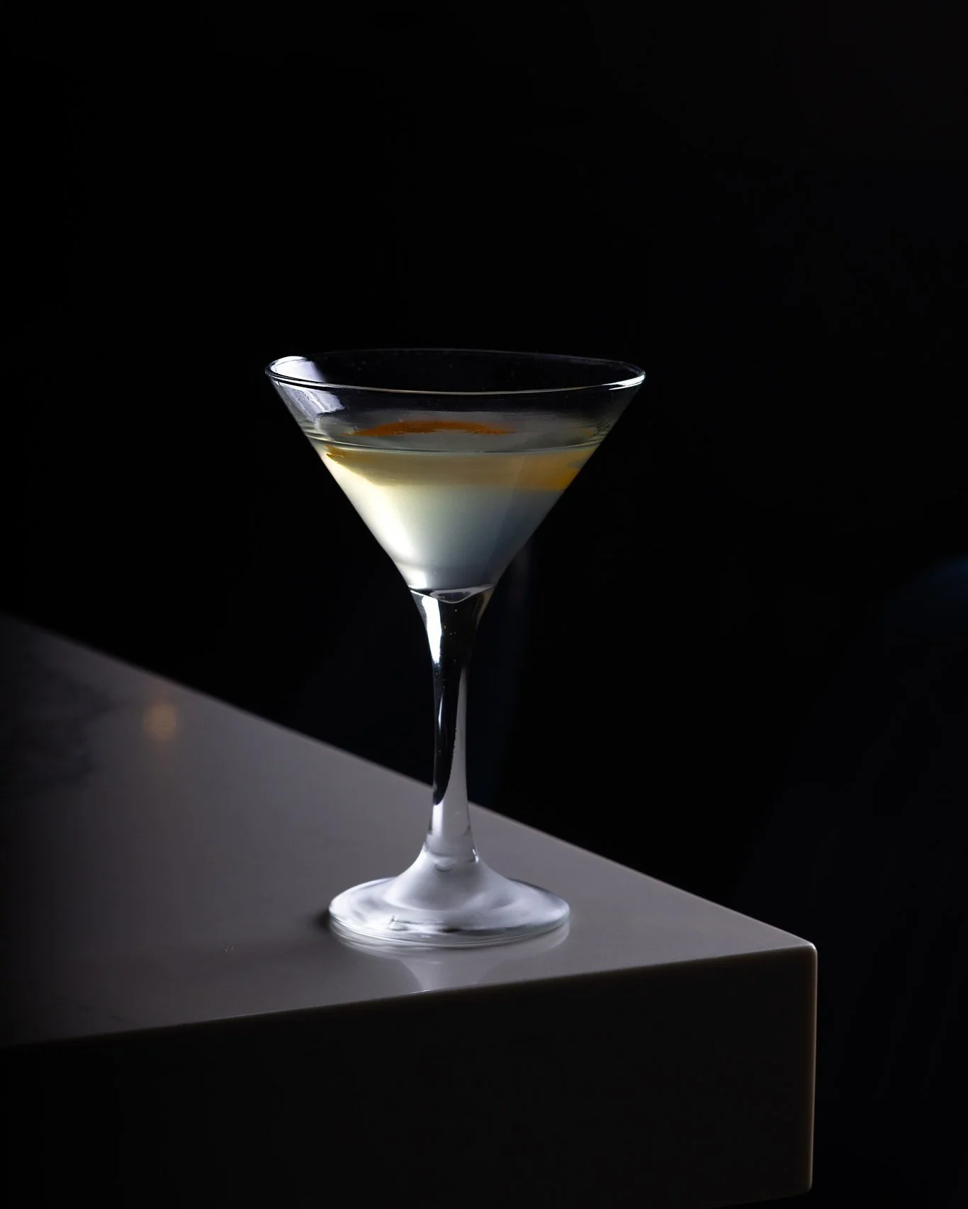 The Olive Oil Washed Martini is exactly what it sounds like, and YES, it works. You combine olive oil with the gin, let the flavour compounds absorb, then freeze it so the fat solidifies and filters out cleanly. What stays behind is a noticeably silk