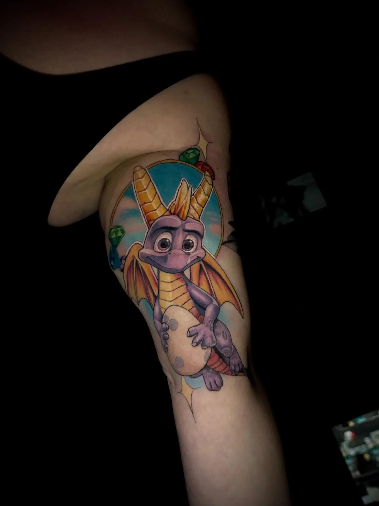 I got the chance to create a Spyro piece which was one of my favorite games growing up! I&rsquo;m in love! Thank you Tina! 
Partially healed ✨ #njtattooartist #spyro #videogametattoo #femaletattooartist #colortattoo