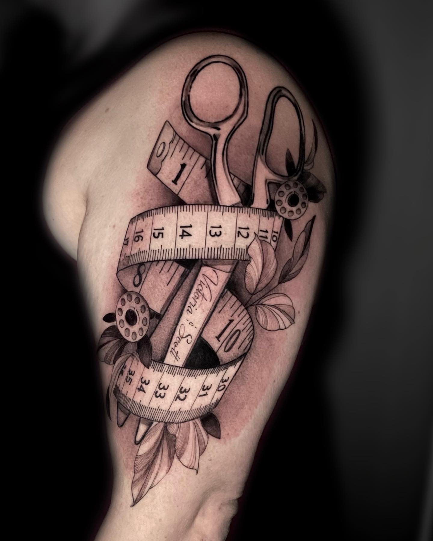 Sewing scissors for a crafty lady ✂️🧵🪡
.
.
.
#tattoo #njtattooartist #femaletattooartists #blackandgraytattoo #sewingtattoo #craftlover