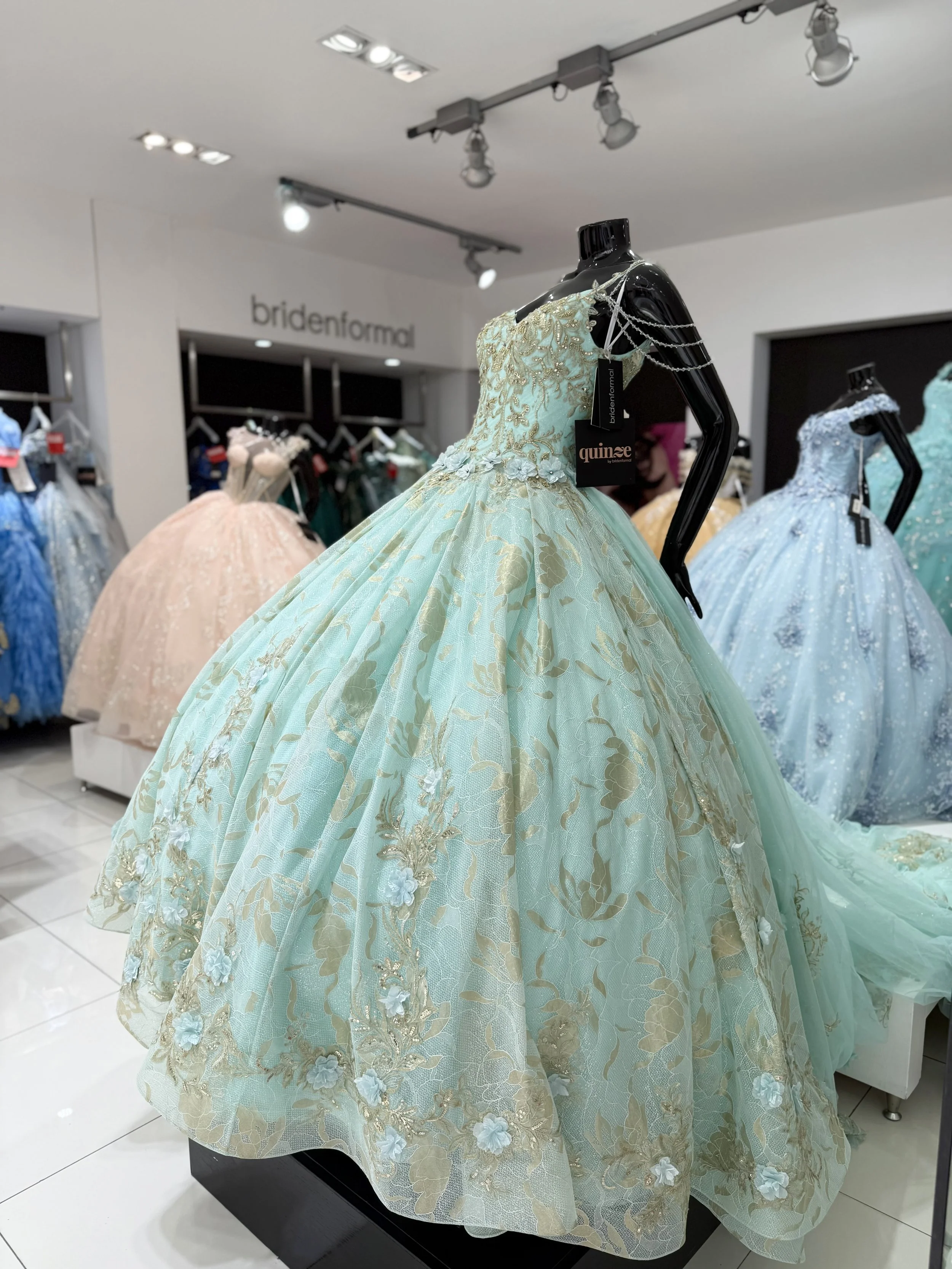 Tallas y ajustes en vestidos de quinceañera: qué debes saber