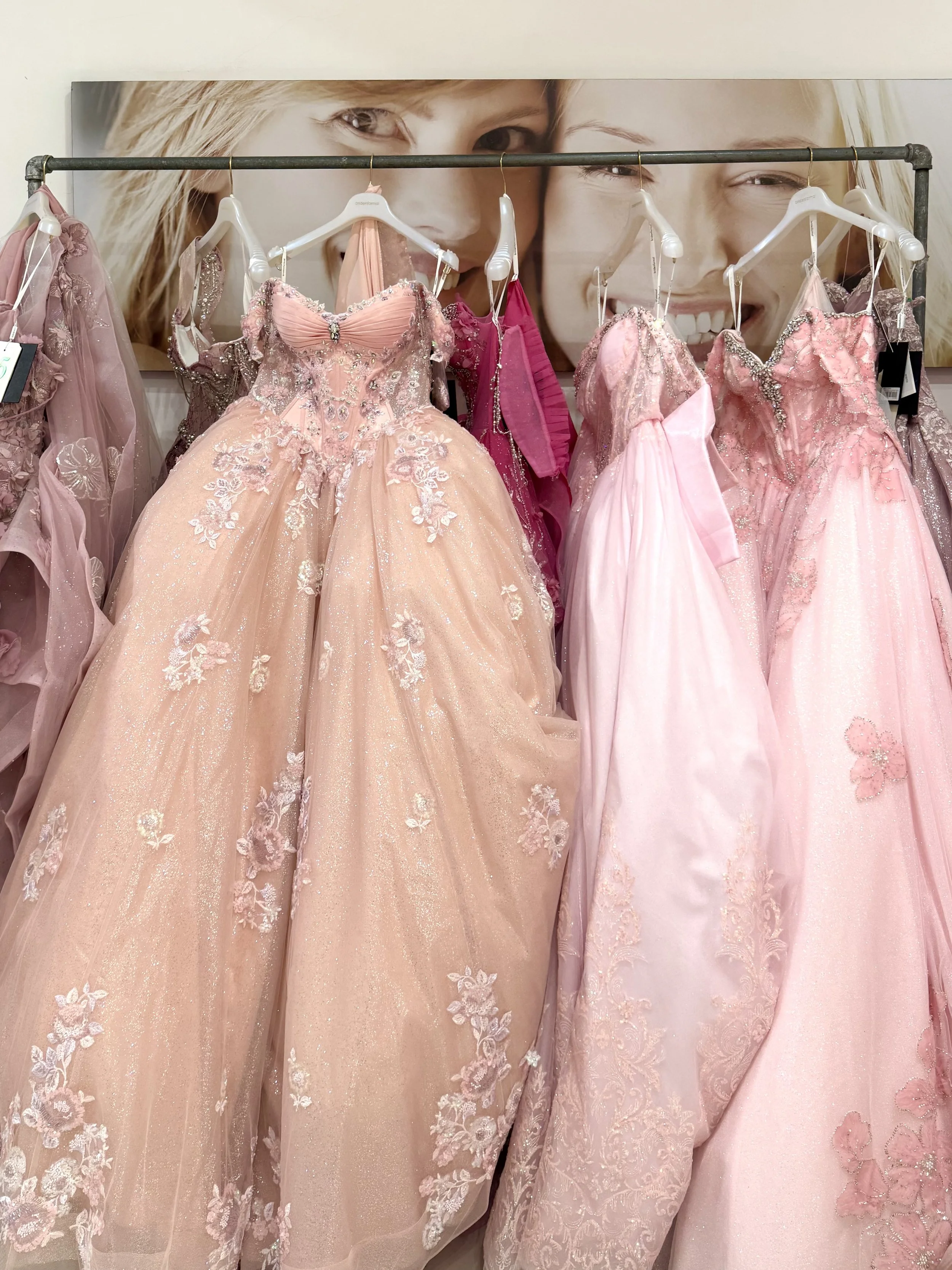Cómo comparar vestidos durante una prueba: checklist para decidir