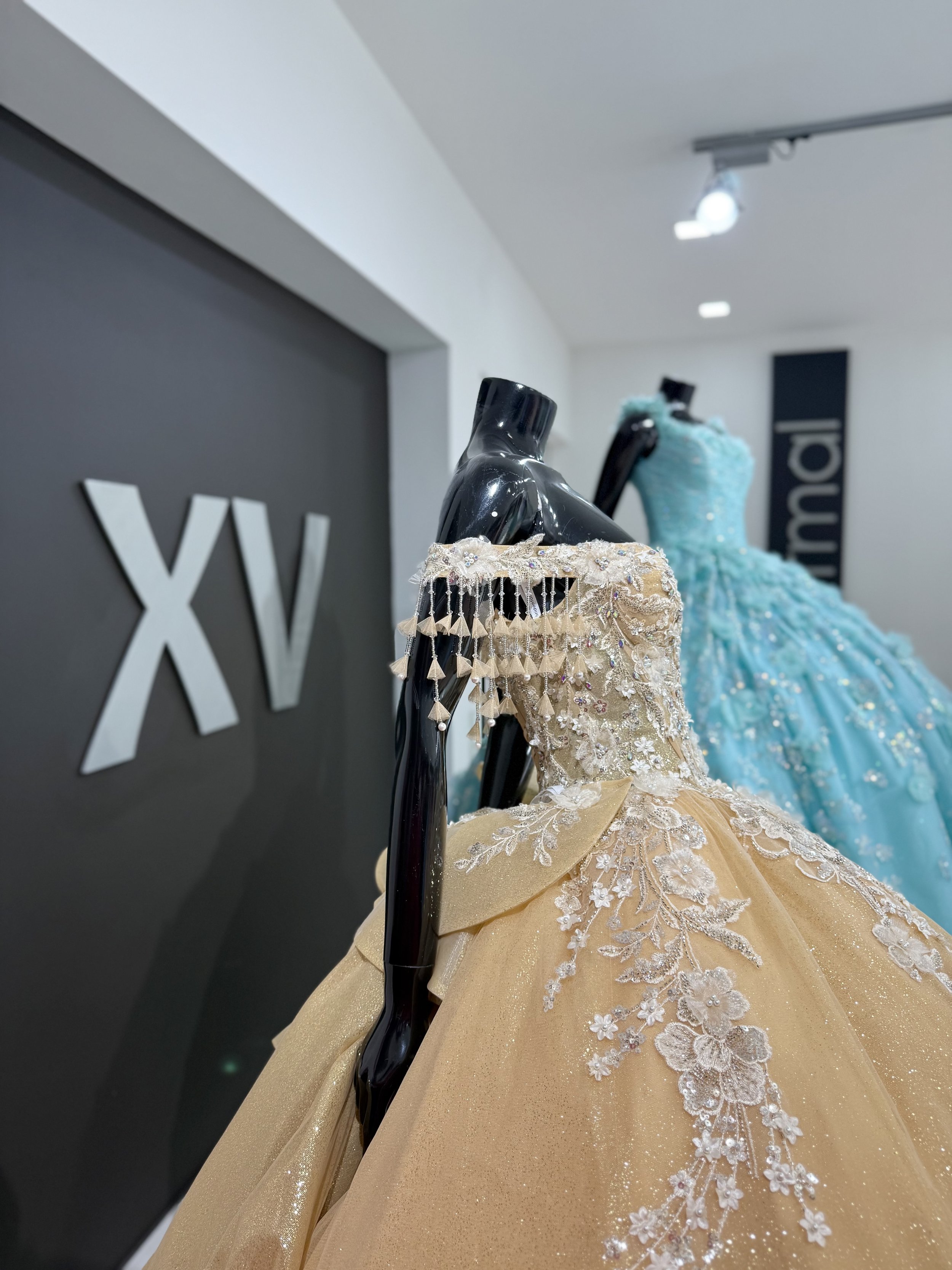 Tendencias de vestidos de quinceañera 2027: colores, siluetas y detalles