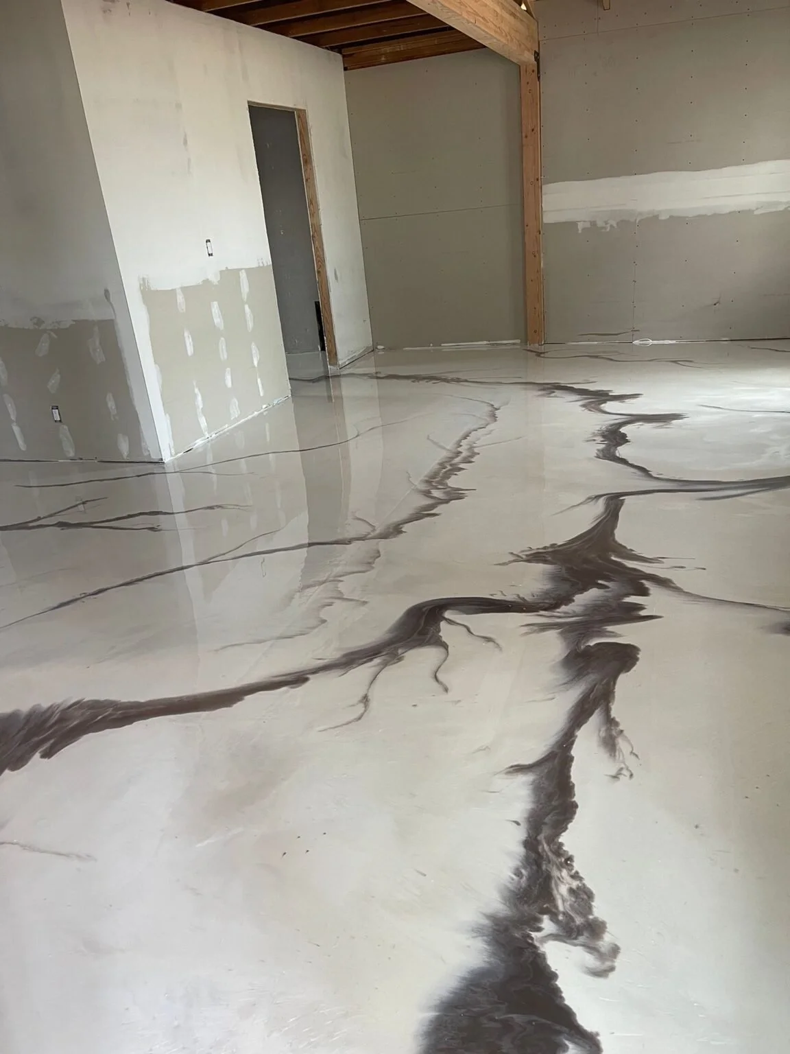 62af1a2a20b22424f63d402a_Metallic-Epoxy-Flooring-Phoenix-Arizona-4.jpg