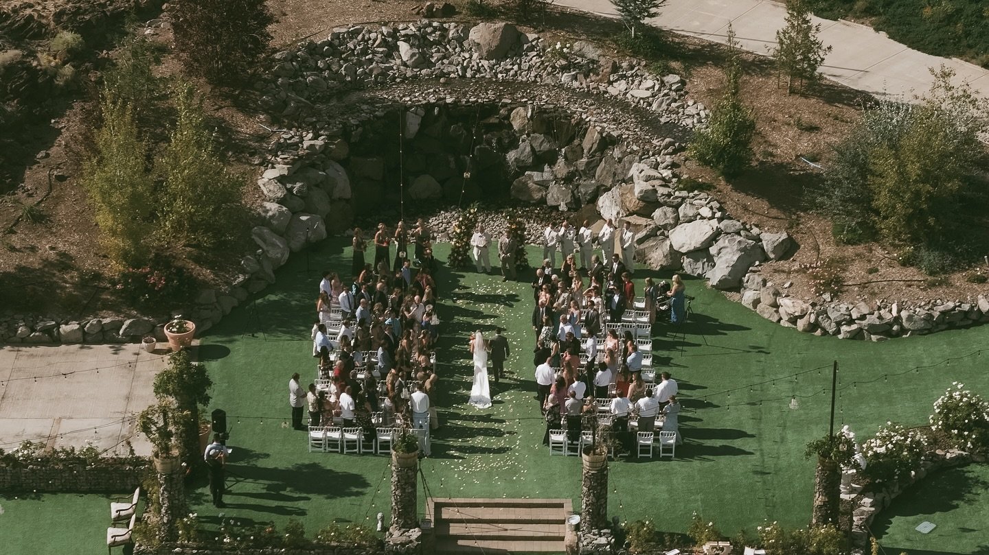 such a beautiful day celebrating the Stajcars

#weddingday #weddingphotographer #laketahoeweddingphotographer #renoweddingphotographer #jennawestonphoto