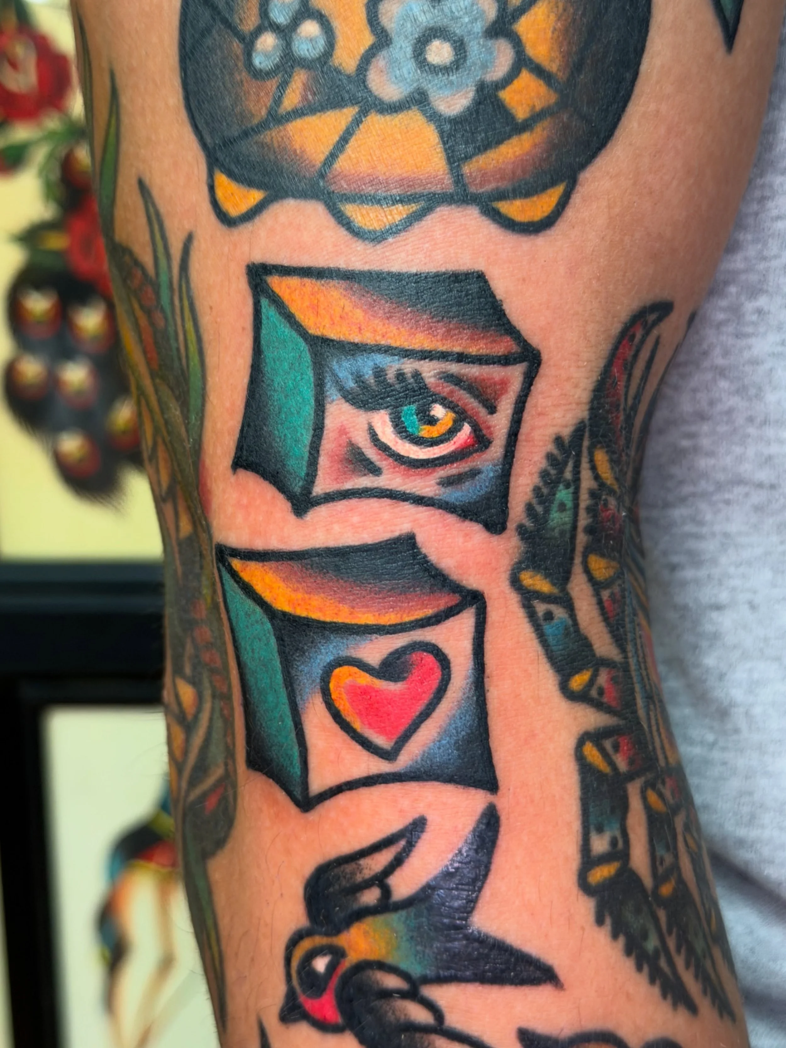 Some drawn on dice gap filler 👁️❤️ Big or small I tatt it all 🕉️