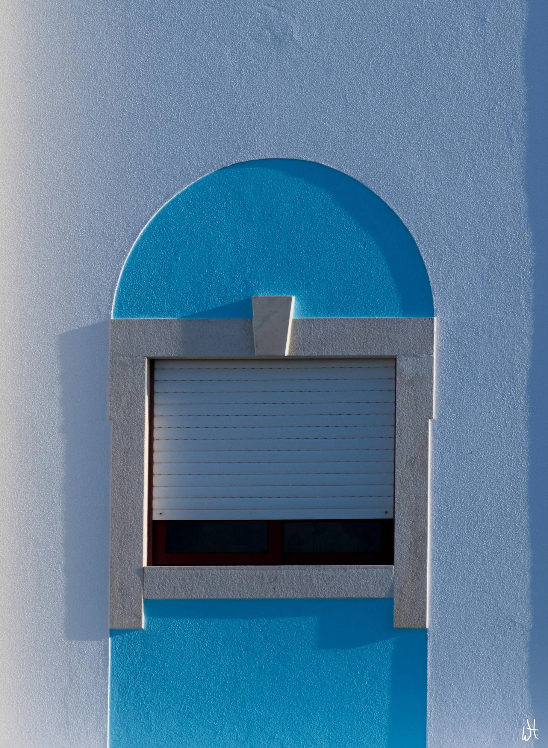 Window with blue and grey tones, reflecting a calm and subdued mood. Nikon D850 - 70/200mm