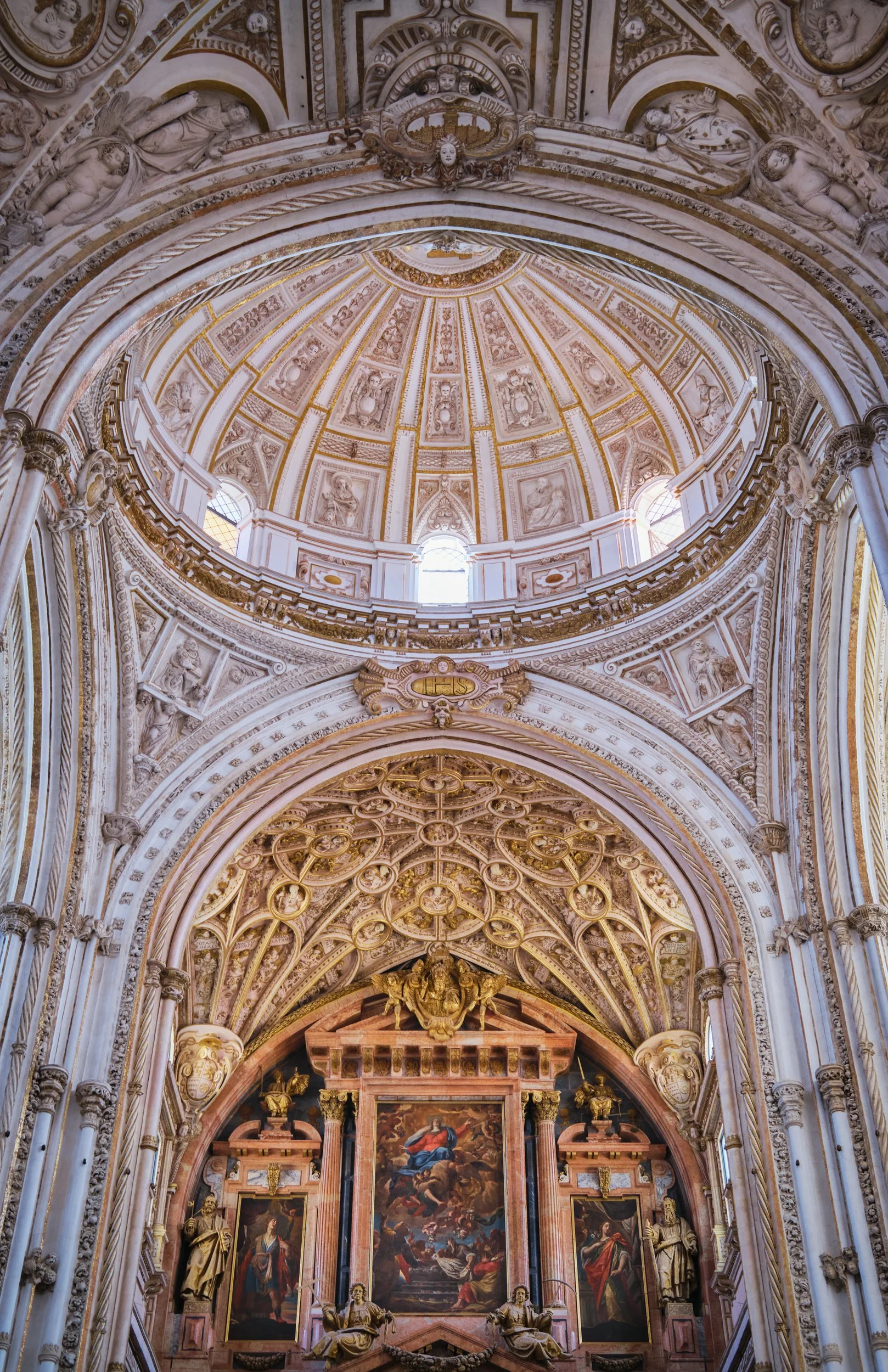 Christian Altar in the Capilla del Sagrario.