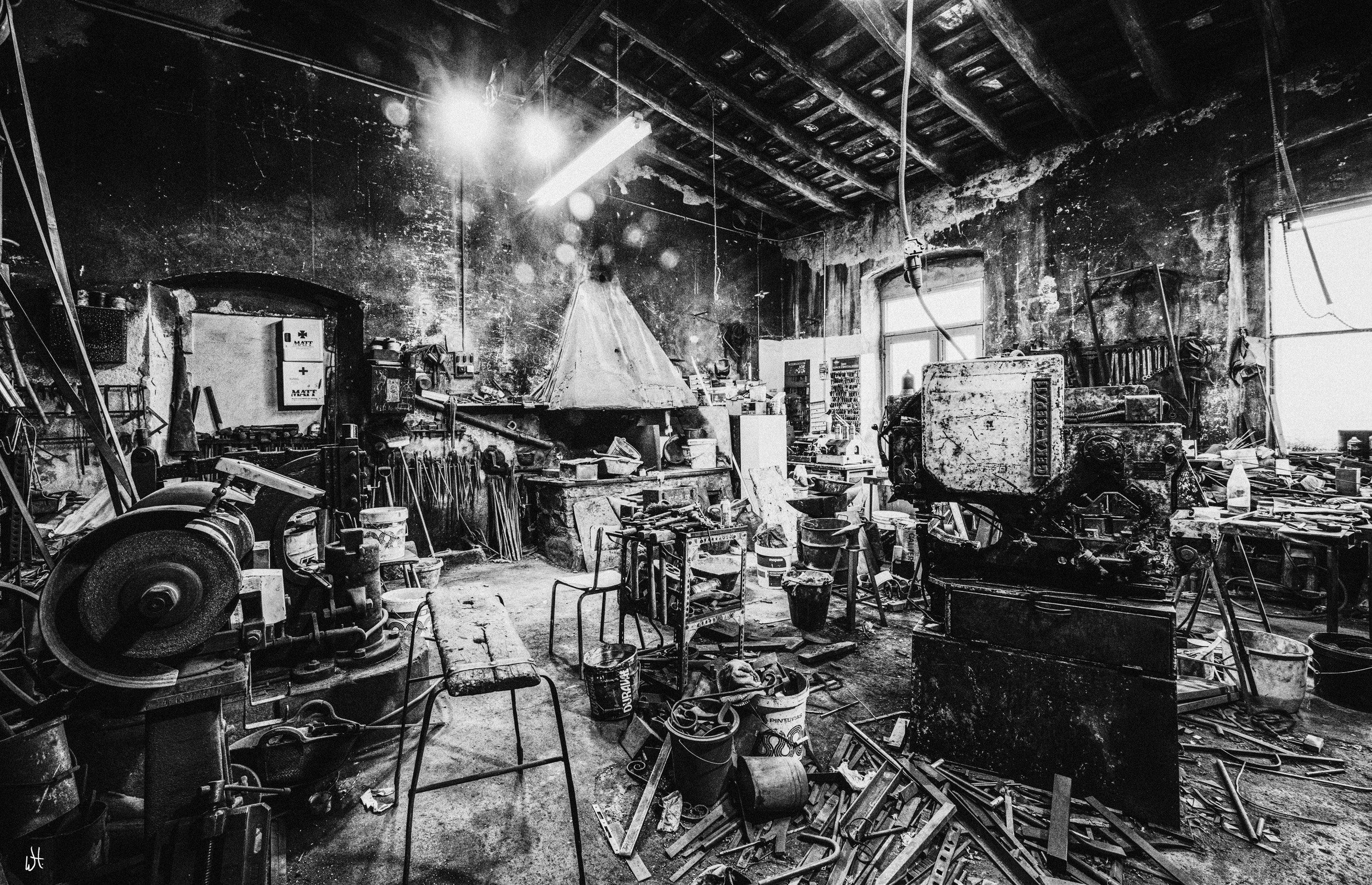 An old farrier’s workshop, where an apparent chaos of tools and implements reflects decades of hands-on craftsmanship. Pals (Cataluña) 2015. Nikon D800 - 14/24mm