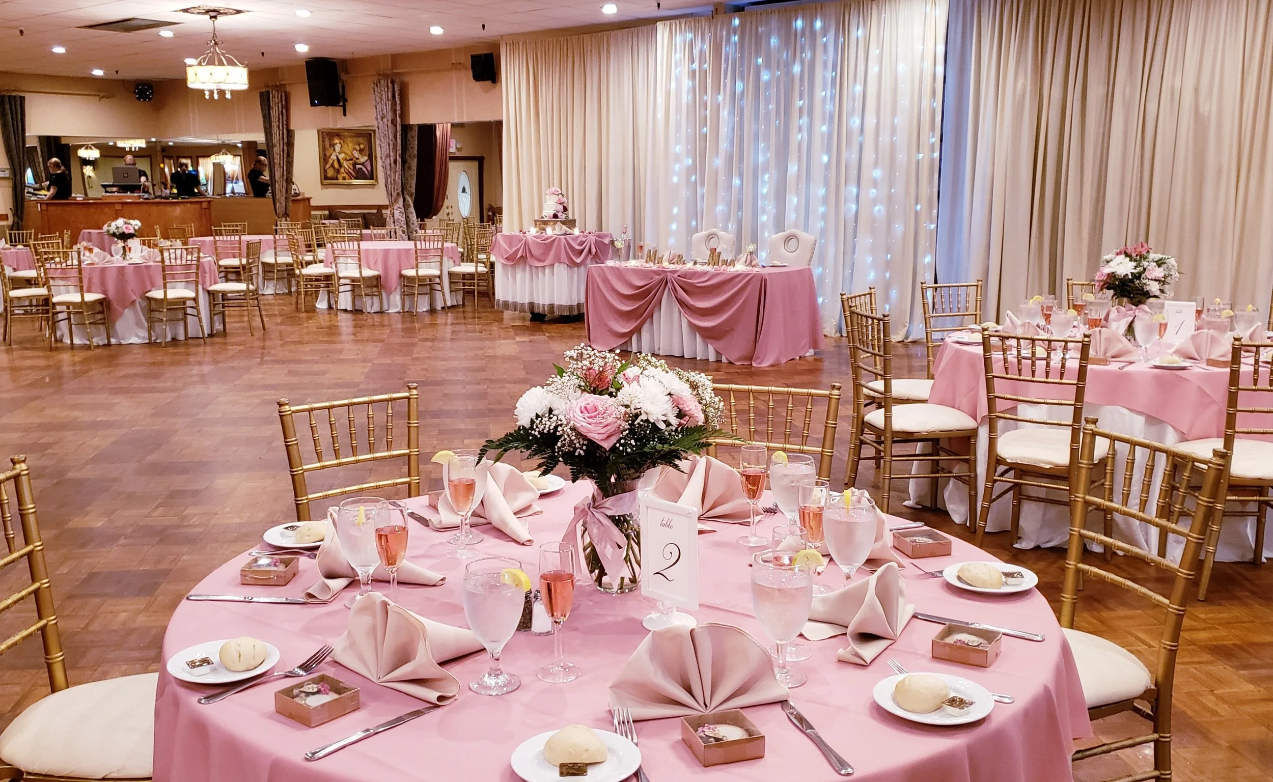 Pink linen with floral centerpiece guest table
