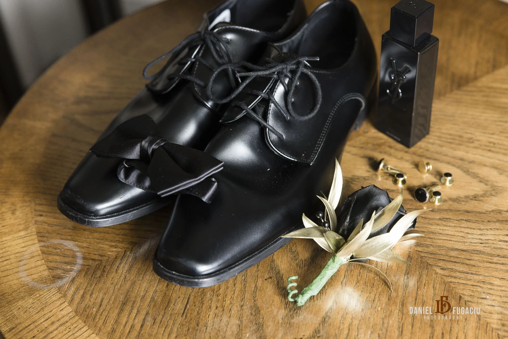Grooms shoes, rings and cuff links