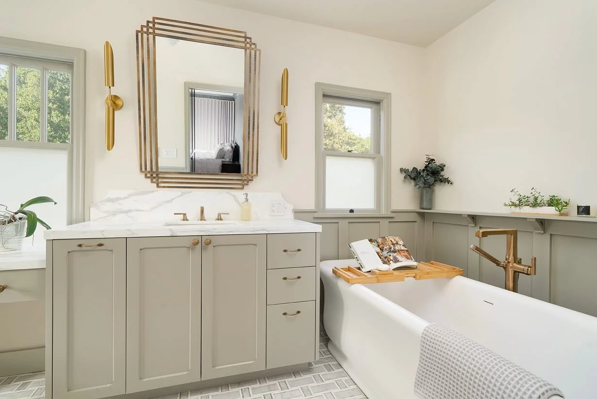 A bathroom can be a refuge from the day.

Photography: @ellycemphotography 
Stylist: @dianaplac 
Contractor: @cmcdconst 
Architectural Interiors: @wesarchitecture 

#remodel #bath #residentialdesign #spaday #interior #interiordesign