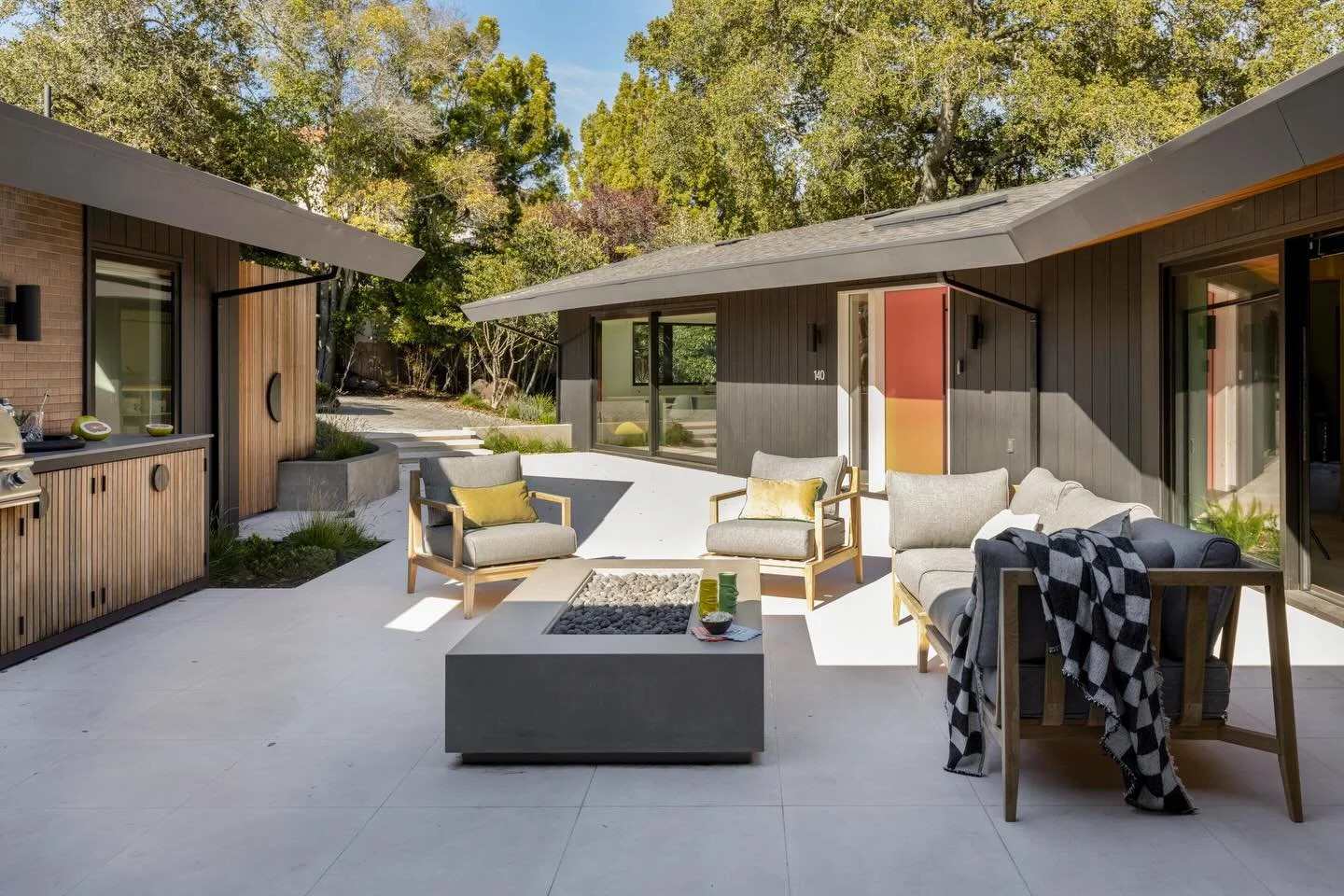 We are proud to be awarded &ldquo;Best Overall Remodel and Addition&rdquo; by the City of Piedmont!  We are thankful to have great clients who trusted us to reenvision this property.

Contractor: Dreamworks Properties
Photo credit: @sencreativeco
Lan