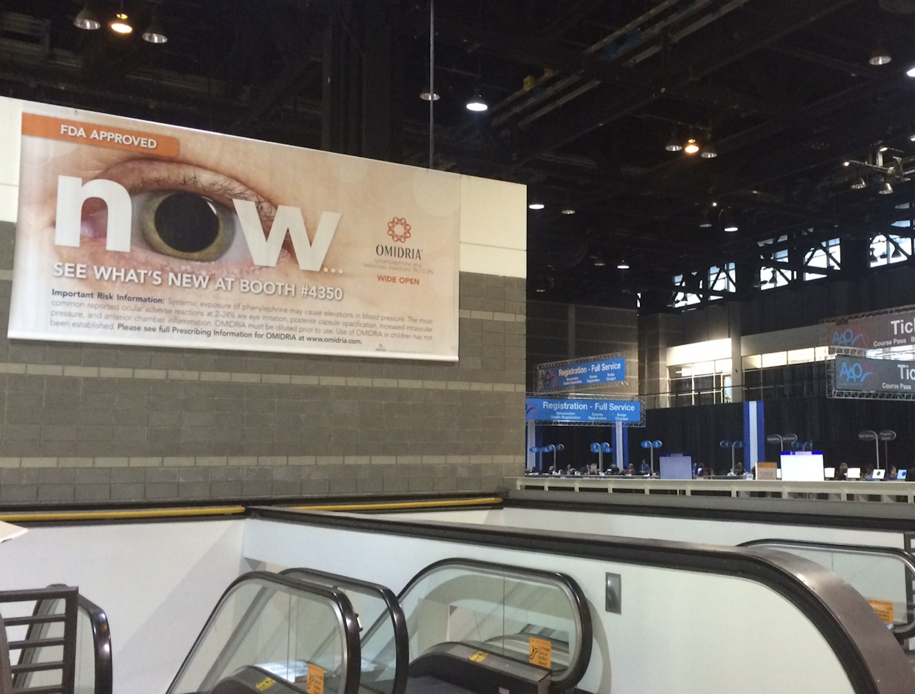 Concept/copy - Omidria® banner at ARVO
 ophtalmology conference 