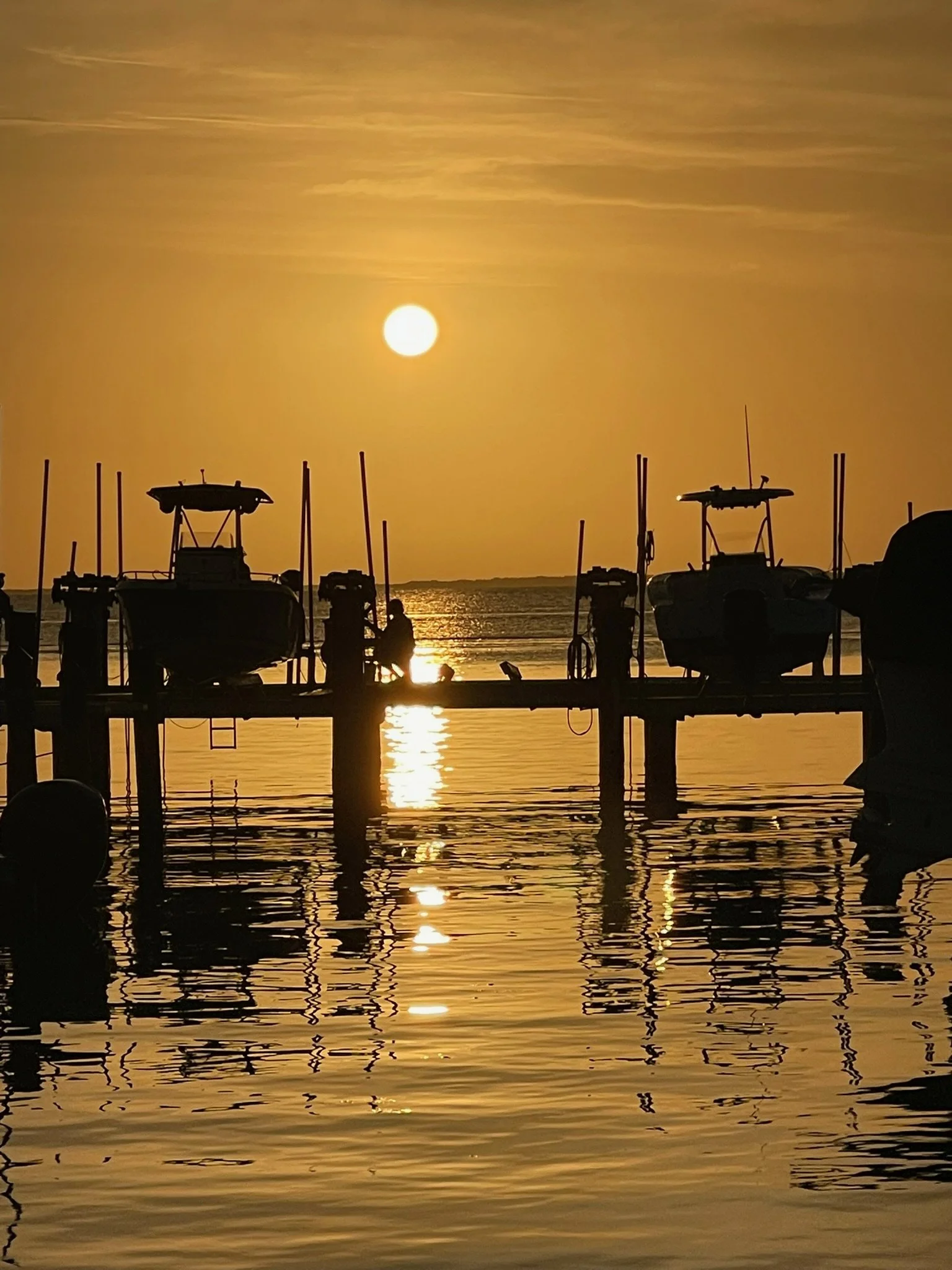 The Moon Bay marina in Key Largo is the perfect place to dock your boat, fish, or watch breathtaking sunsets over Blackwater Sound. Optional private boat slip and 24-foot boat lift available.