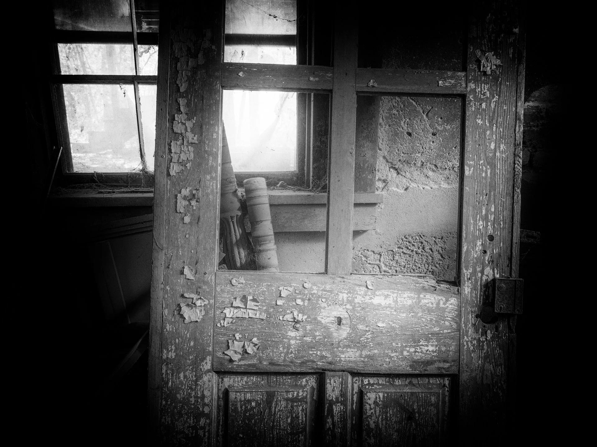 Abandoned_Black_and_White_010.jpeg