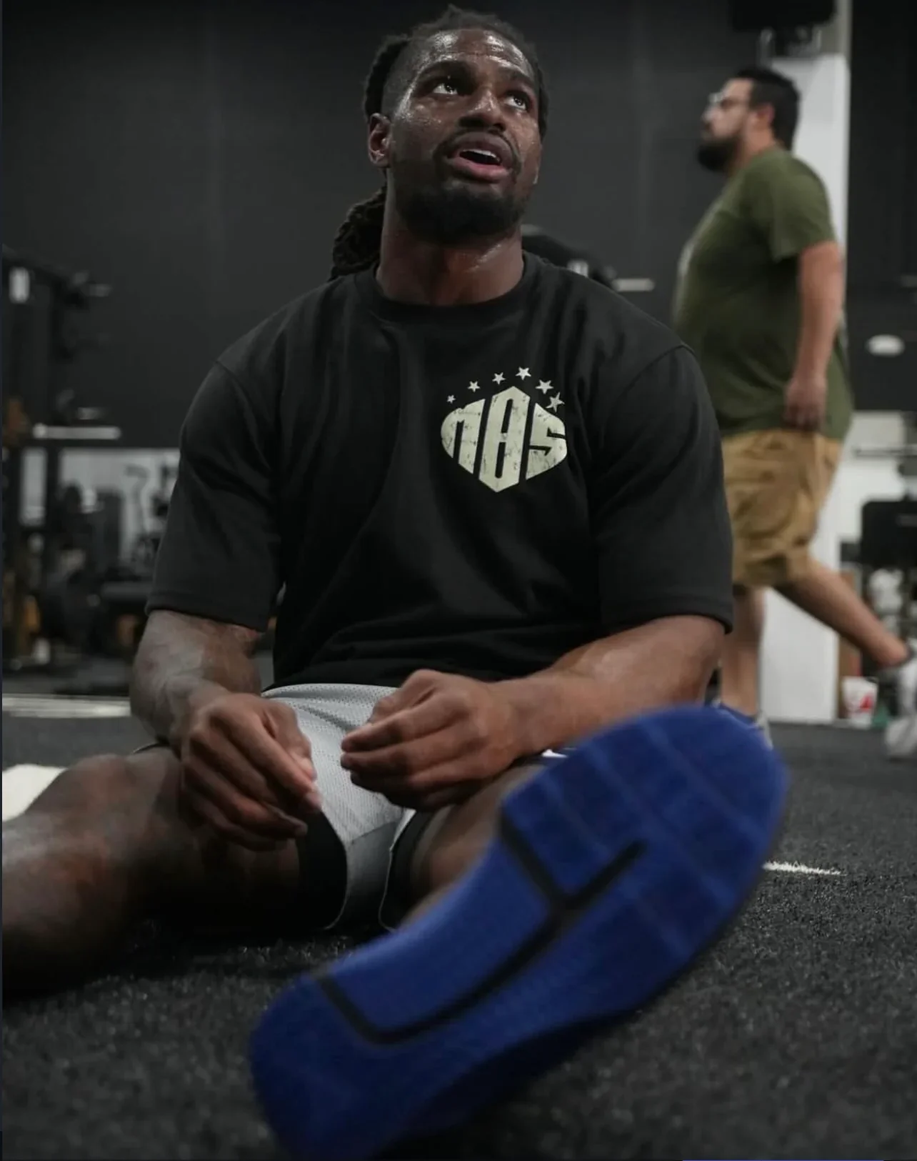 Members Only Graphic TEE Model Streatwear.webp