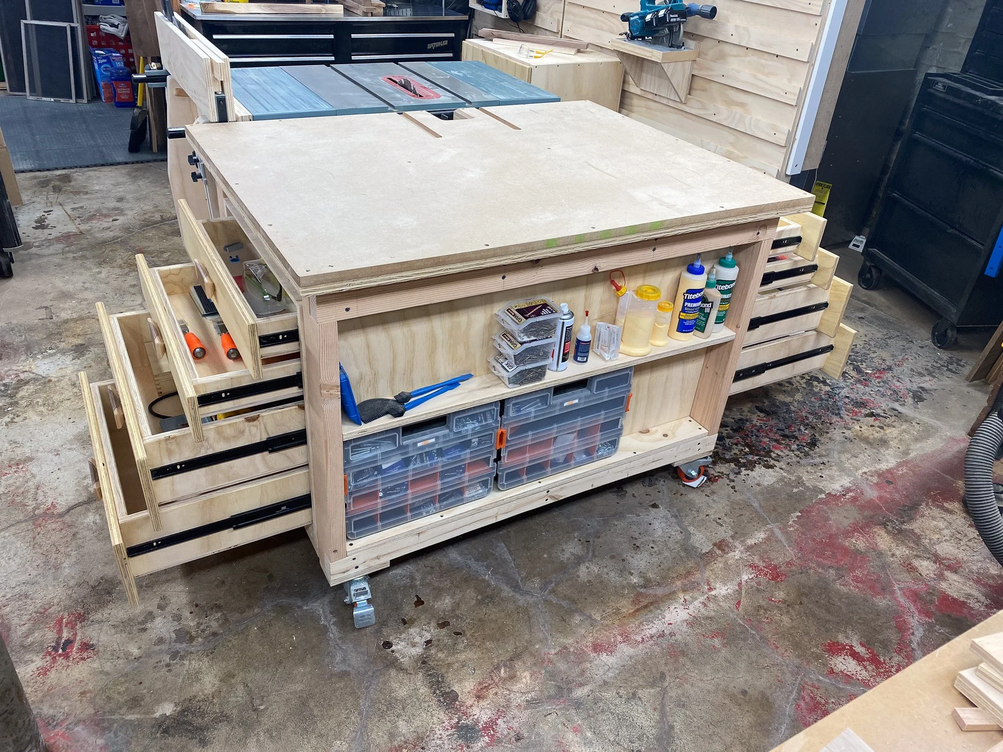 Outfeed/Assembly Table