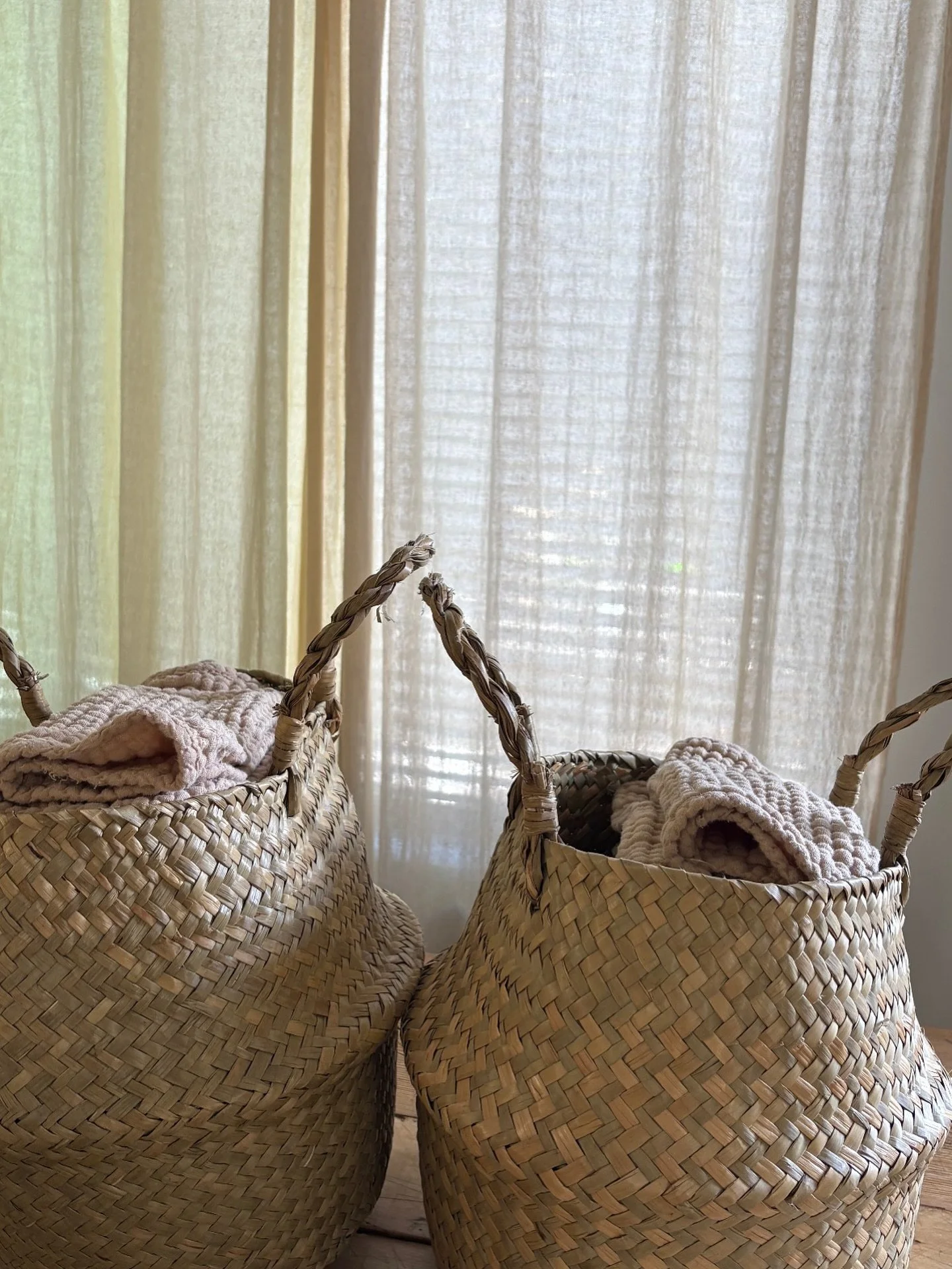 M E T A L  E L E M E N T 
The season of fall/autumn calls in the energy of the Metal Element. 

Here are some characteristics of those who embody the Metal Element:
 
🧺 super organized + tidy
🧺 thrives on routine
🧺 processes experiences deeply
🧺 