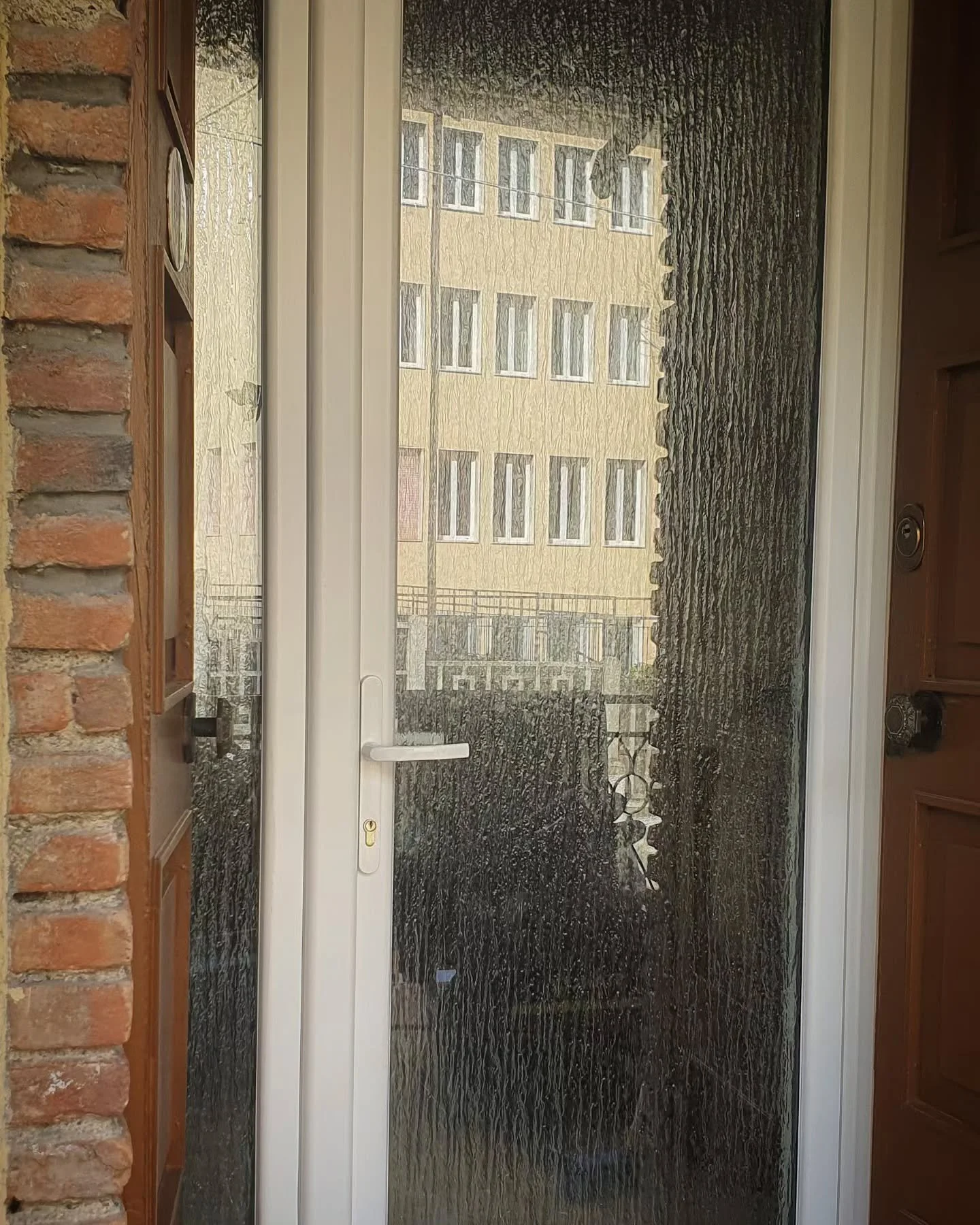 Le porte in pvc hanno una versatilit&agrave; senza pari e i vetri ornamentali le completano per renderle adeguate al contesto in cui vengono installate.

Per info :

Ndainfissi@gmail.com 

#finestre 
#porte
#pvc
#vetro