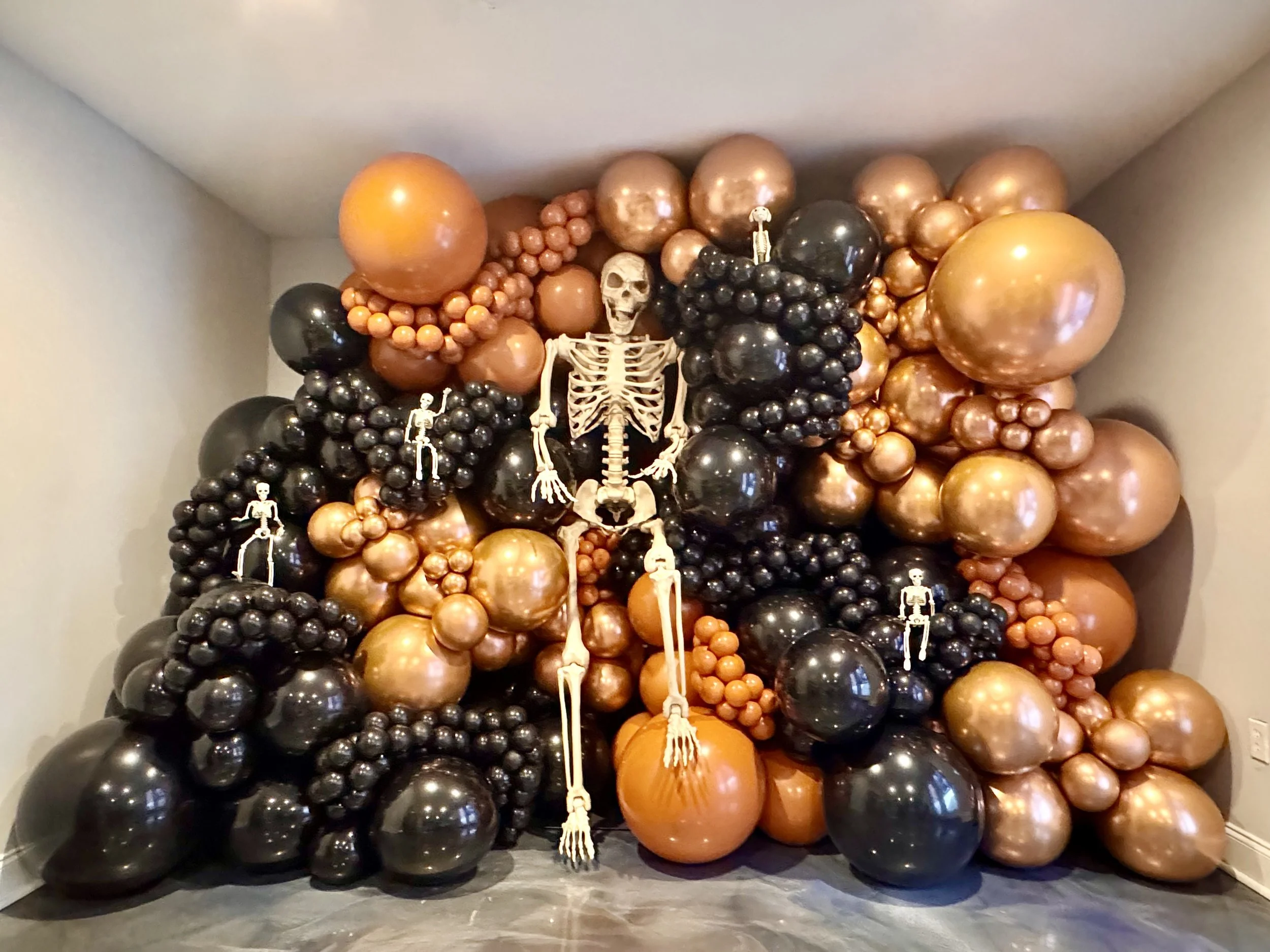 Halloween Balloon Wall.jpg