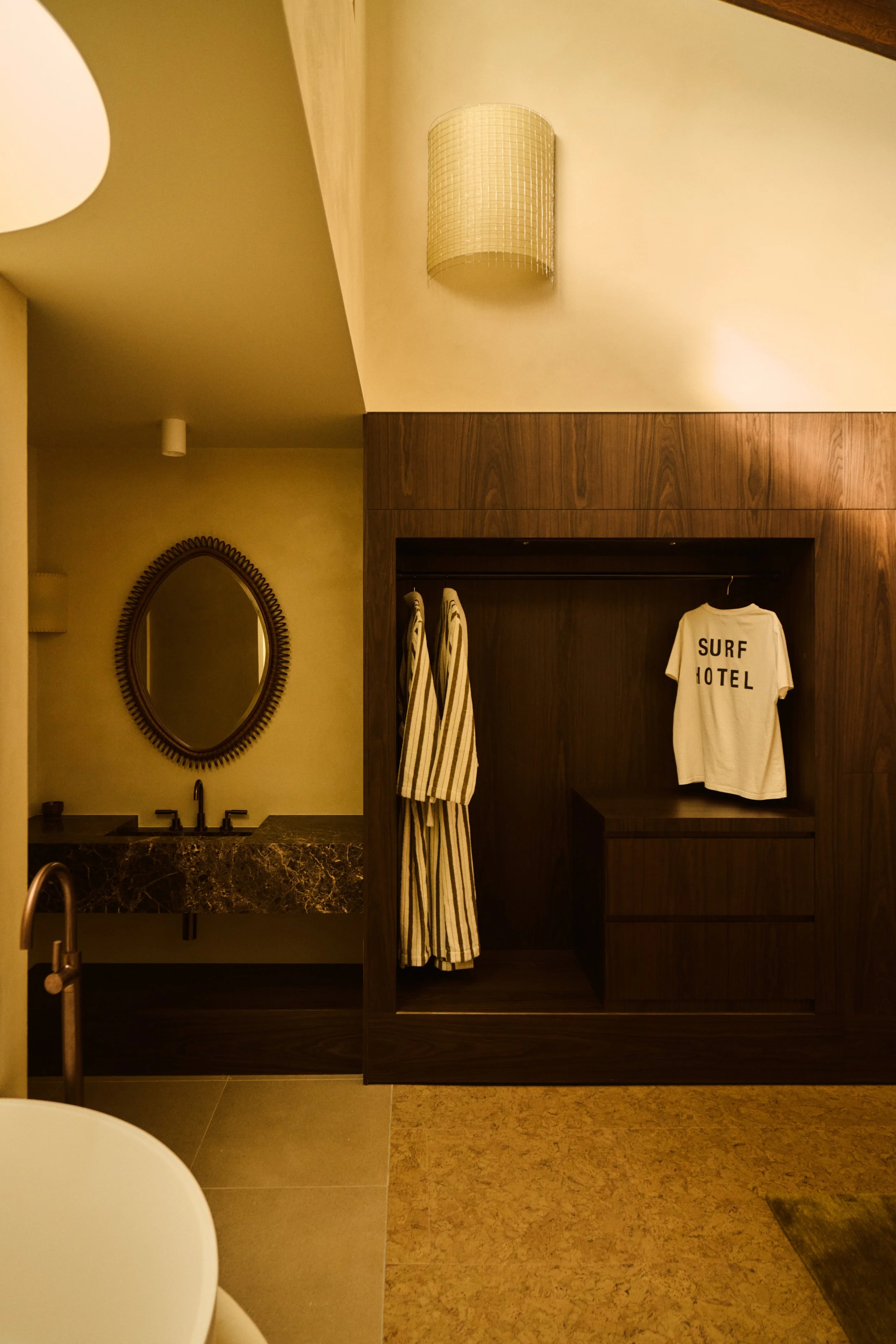 260504_SURF_HOTEL120812.jpg