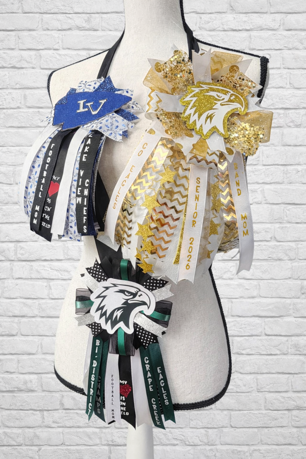 The Zella-Brag Buttonz/Mom mum with a Mascot center