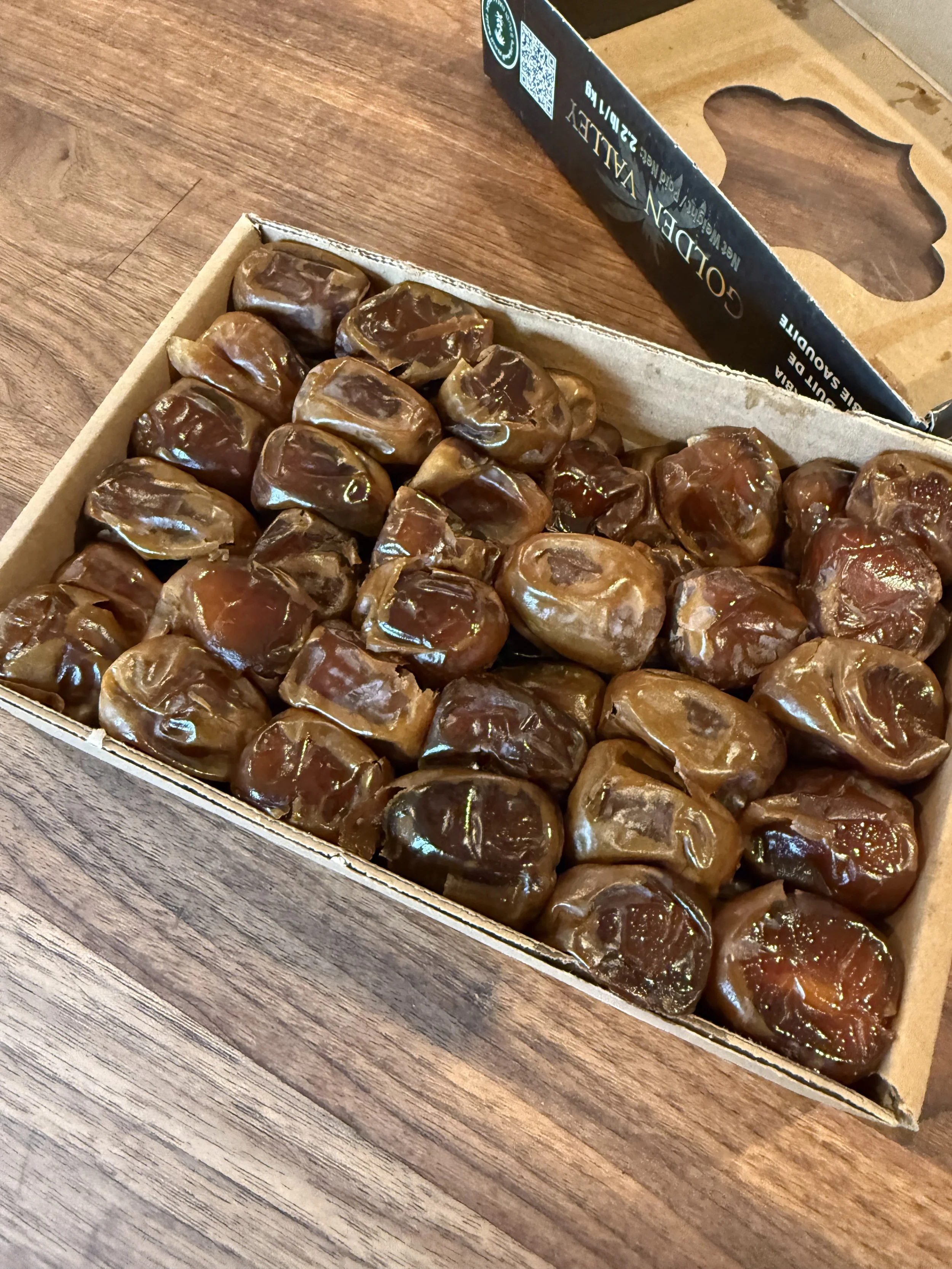 Sukkari Dates - 2.2LBS