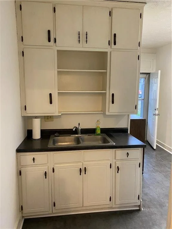 353 Kitchen sink.jpg