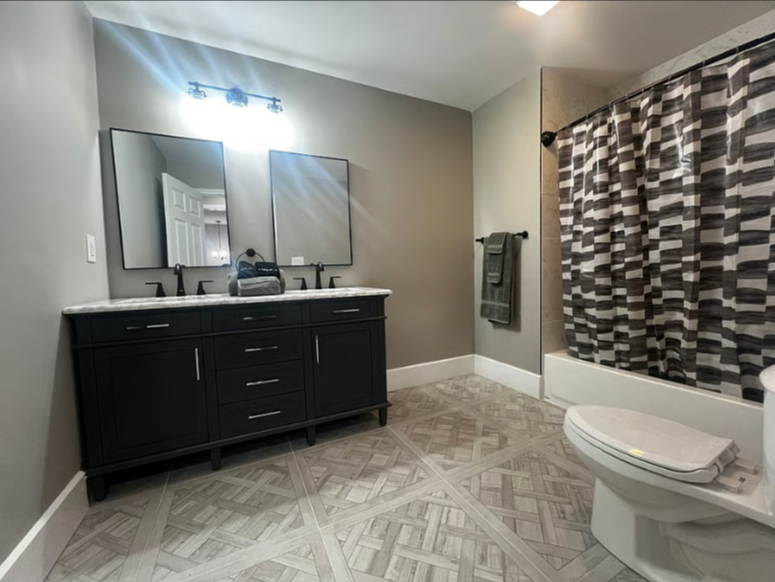 Bathroom1_Travel_nurse_housing_Indianapolis_Vintner_4_Bedroom_downtown_Indy.png