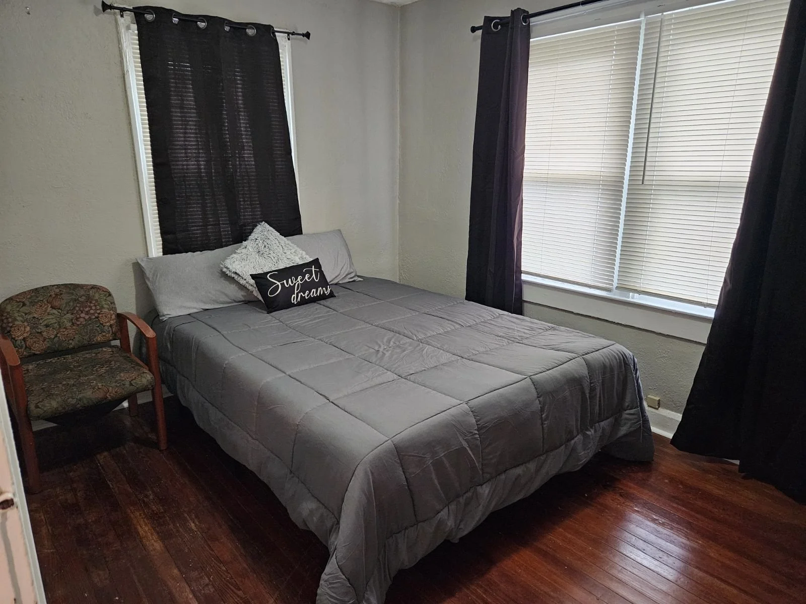 3926 Back Bedroom.jpg