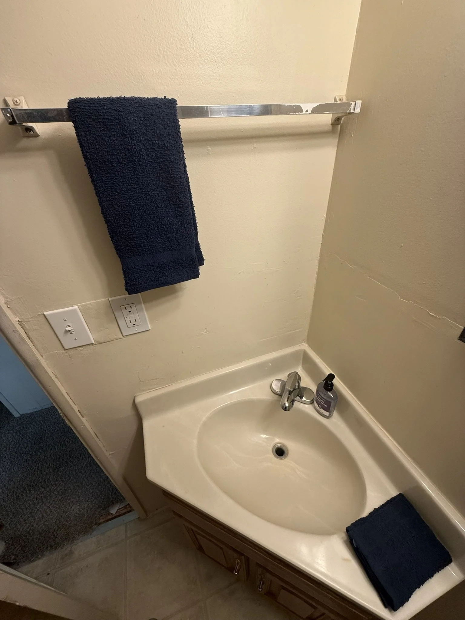 Bathroom 2.JPEG