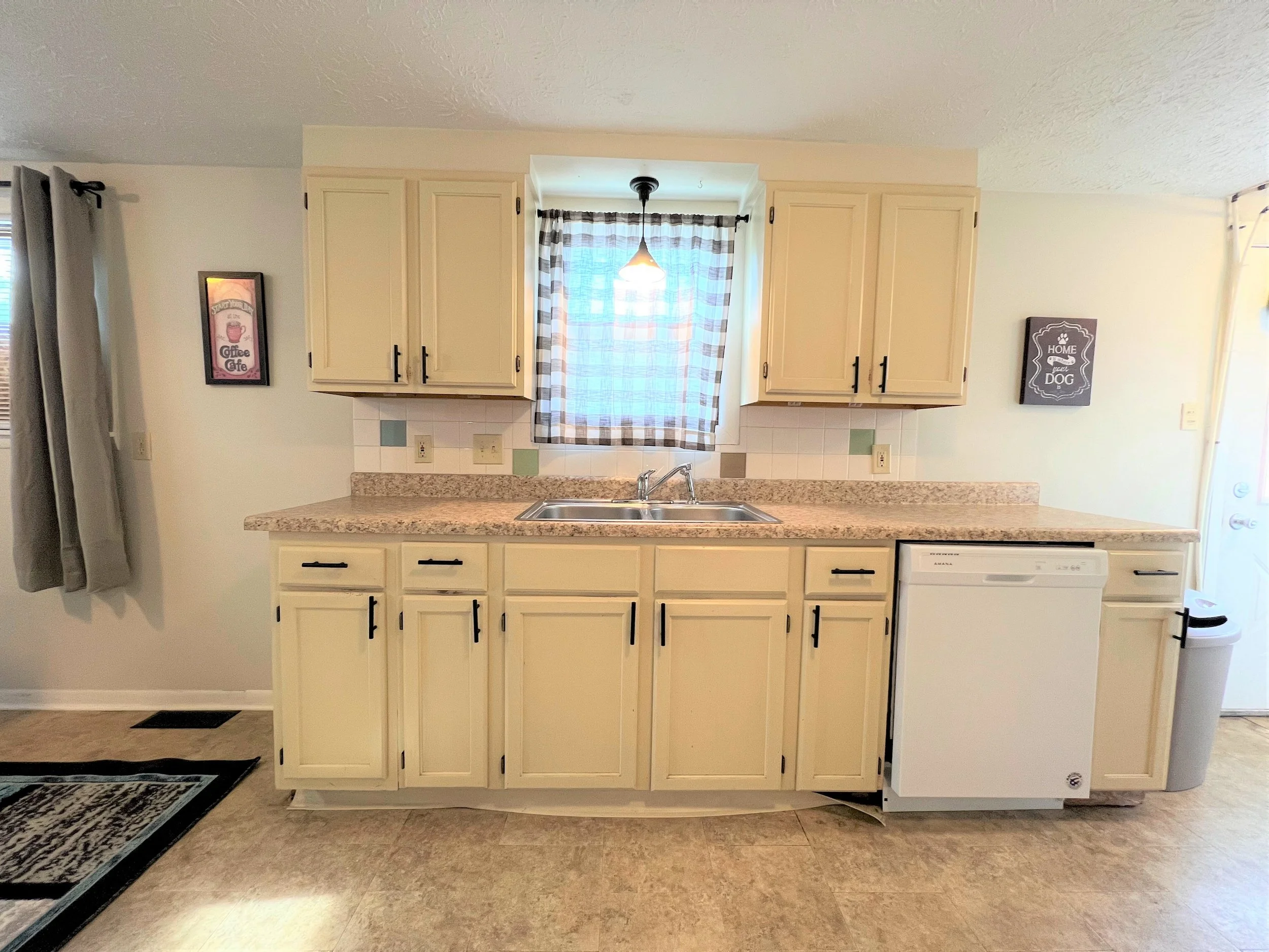 Kitchen2.JPG