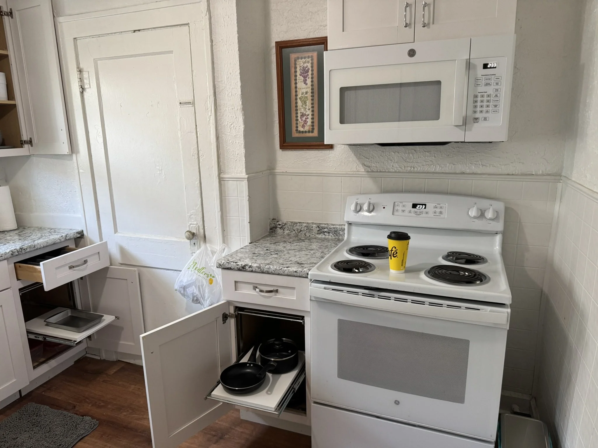 Kitchen-Property name: Vintner's Cottage 2 BR North Downtown Indy 20 min. Drive to Lebanon 

-Vintner Investment Group- Mid Term Rentals and Travel Nurse Housing at affordable prices. 