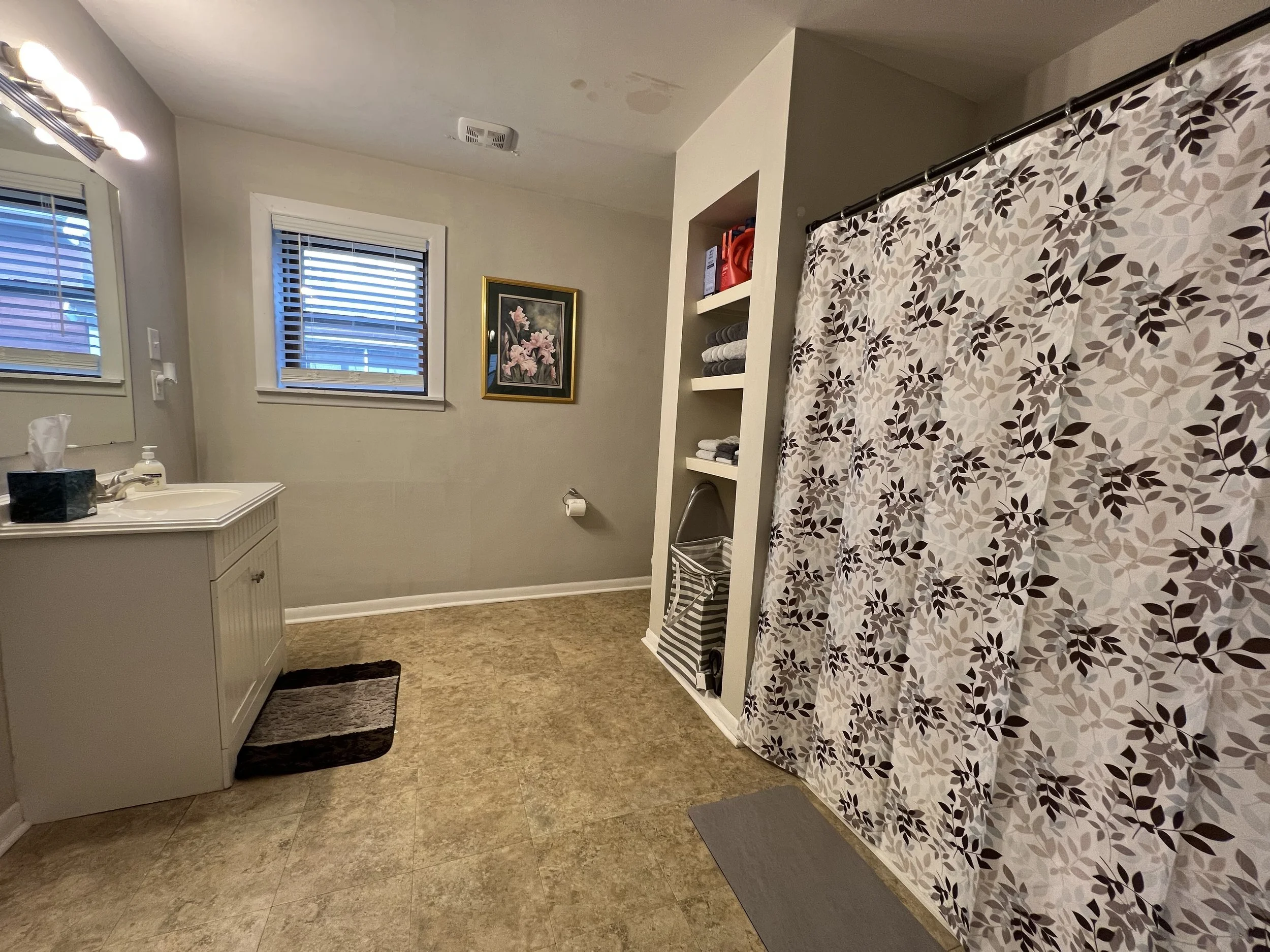 Bathroom1.JPG