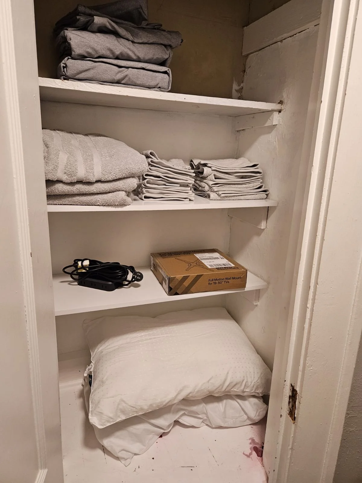 3926 Linen Closet.jpg
