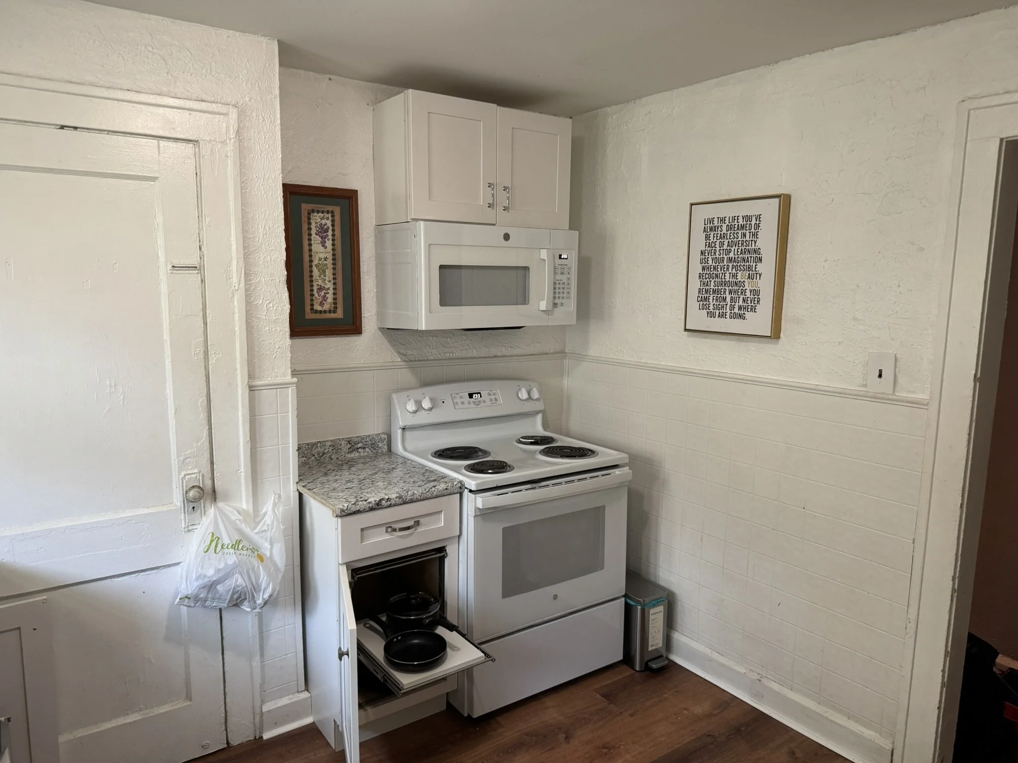 Kitchen-Property name: Vintner's Cottage 2 BR North Downtown Indy 20 min. Drive to Lebanon 

-Vintner Investment Group- Mid Term Rentals and Travel Nurse Housing at affordable prices. 