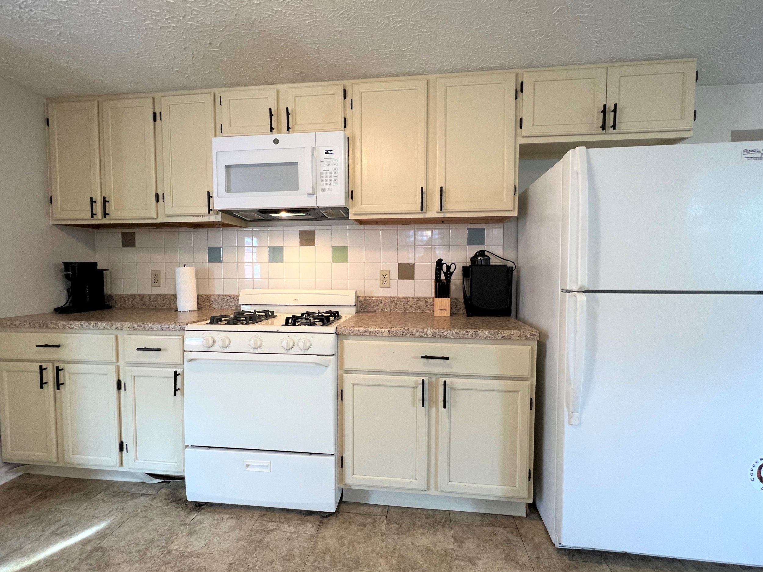 Kitchen3.JPG